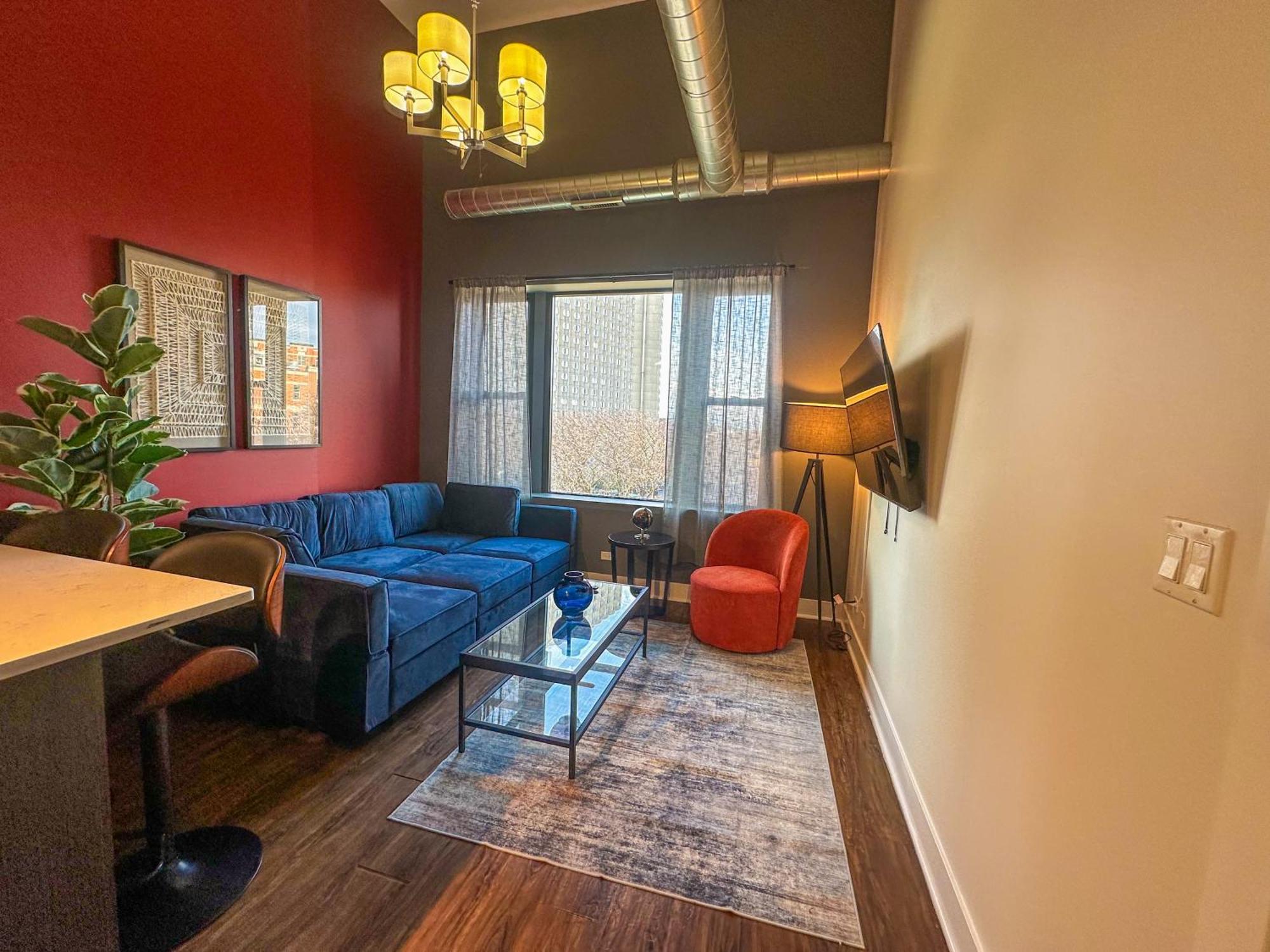 Mccormick Place 3br-2ba With Optional Parking And Sleeps 8 Apartment