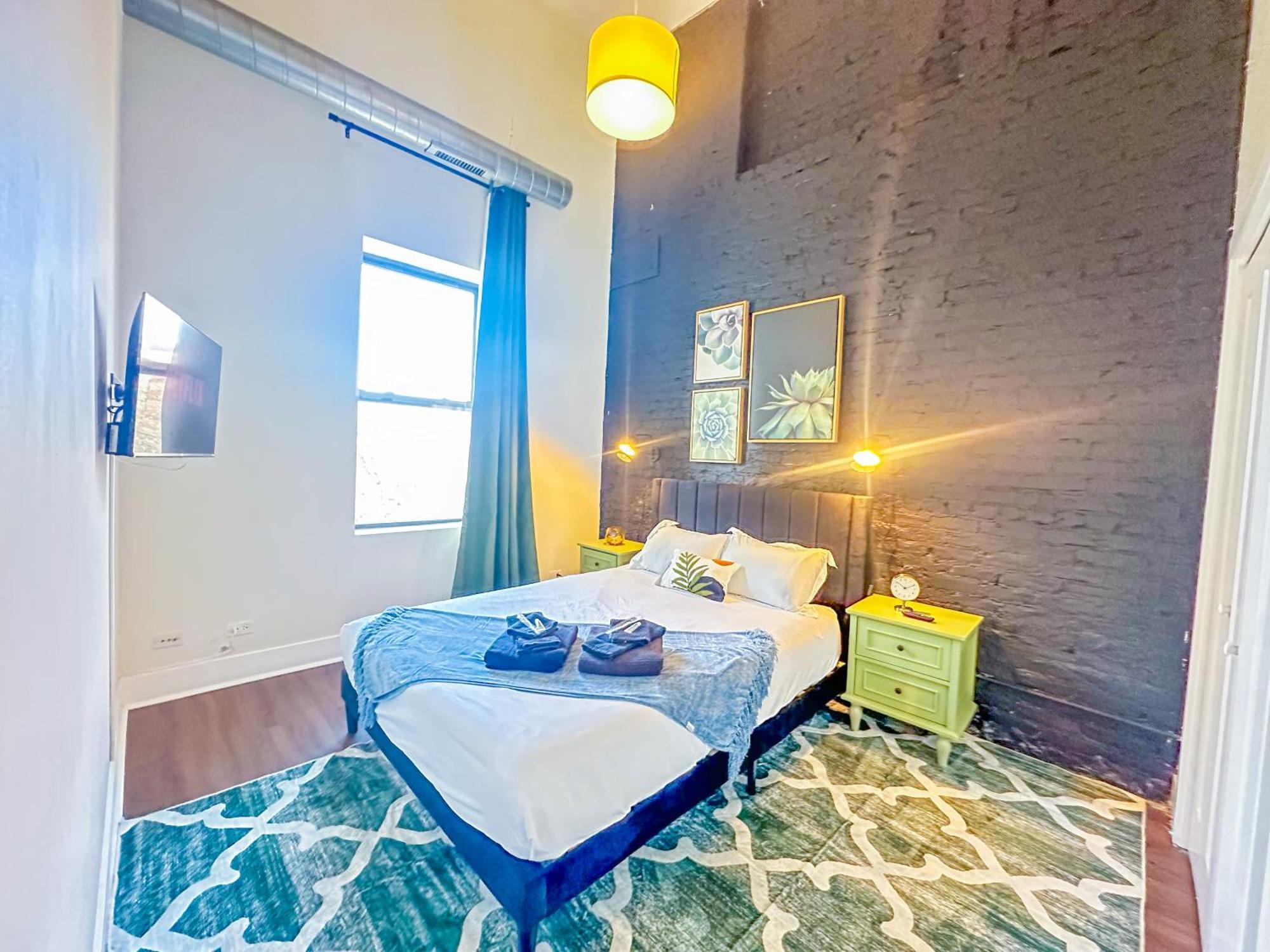Apartment Mccormick Place 3br-2ba With Optional Parking And Sleeps 8 Chicago