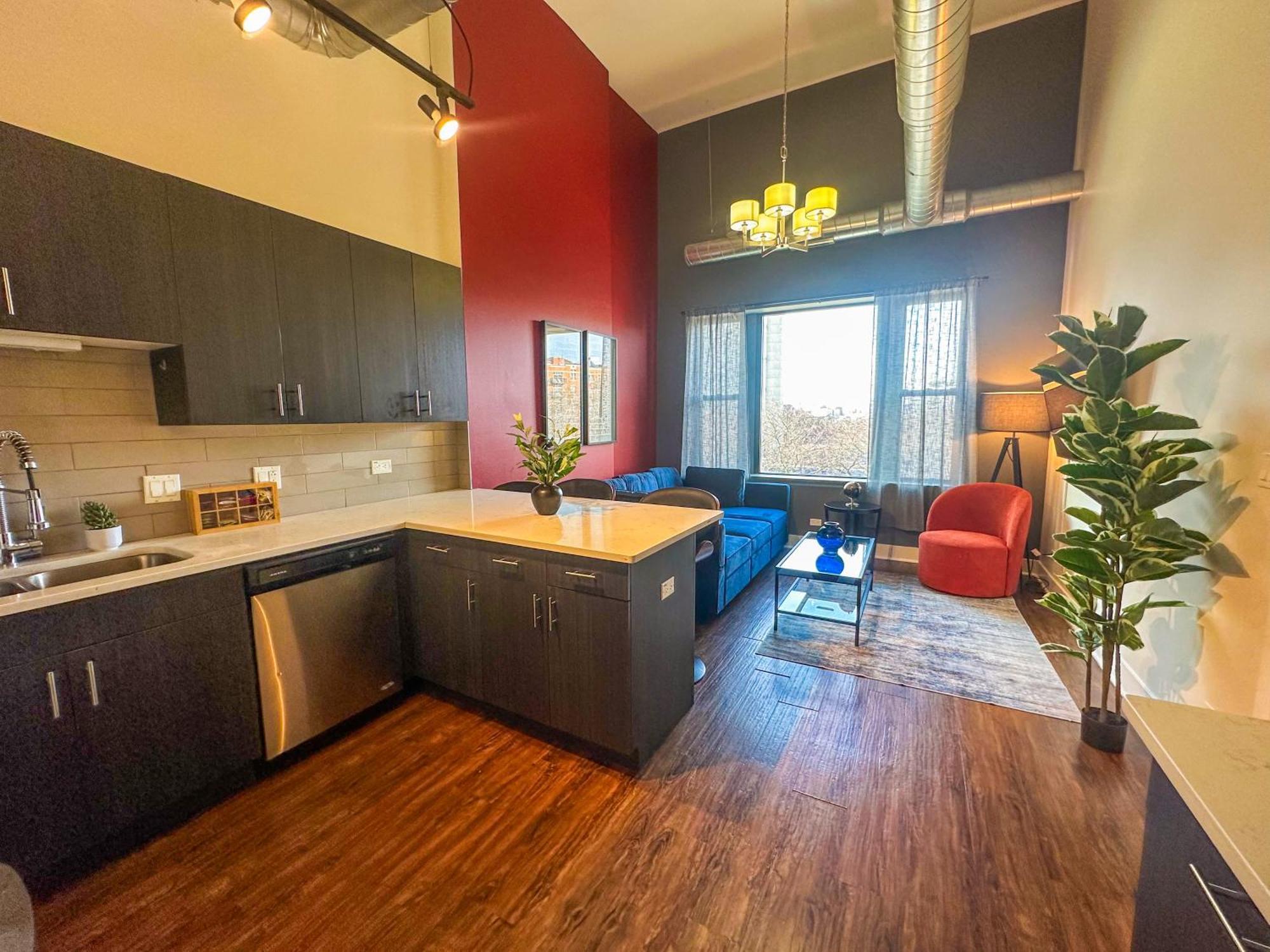 Apartment Mccormick Place 3br-2ba With Optional Parking And Sleeps 8