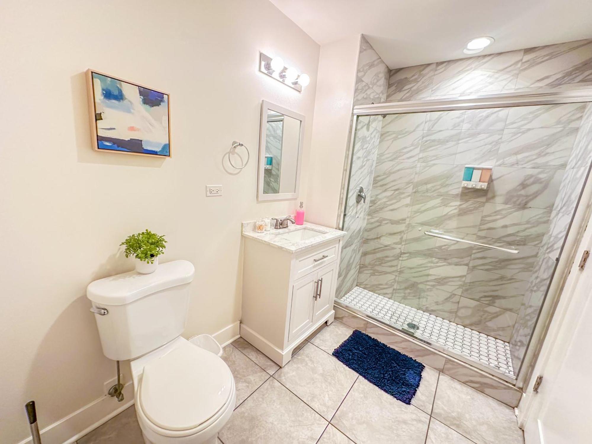 Apartment Mccormick Place 3br-2ba With Optional Parking And Sleeps 8 *