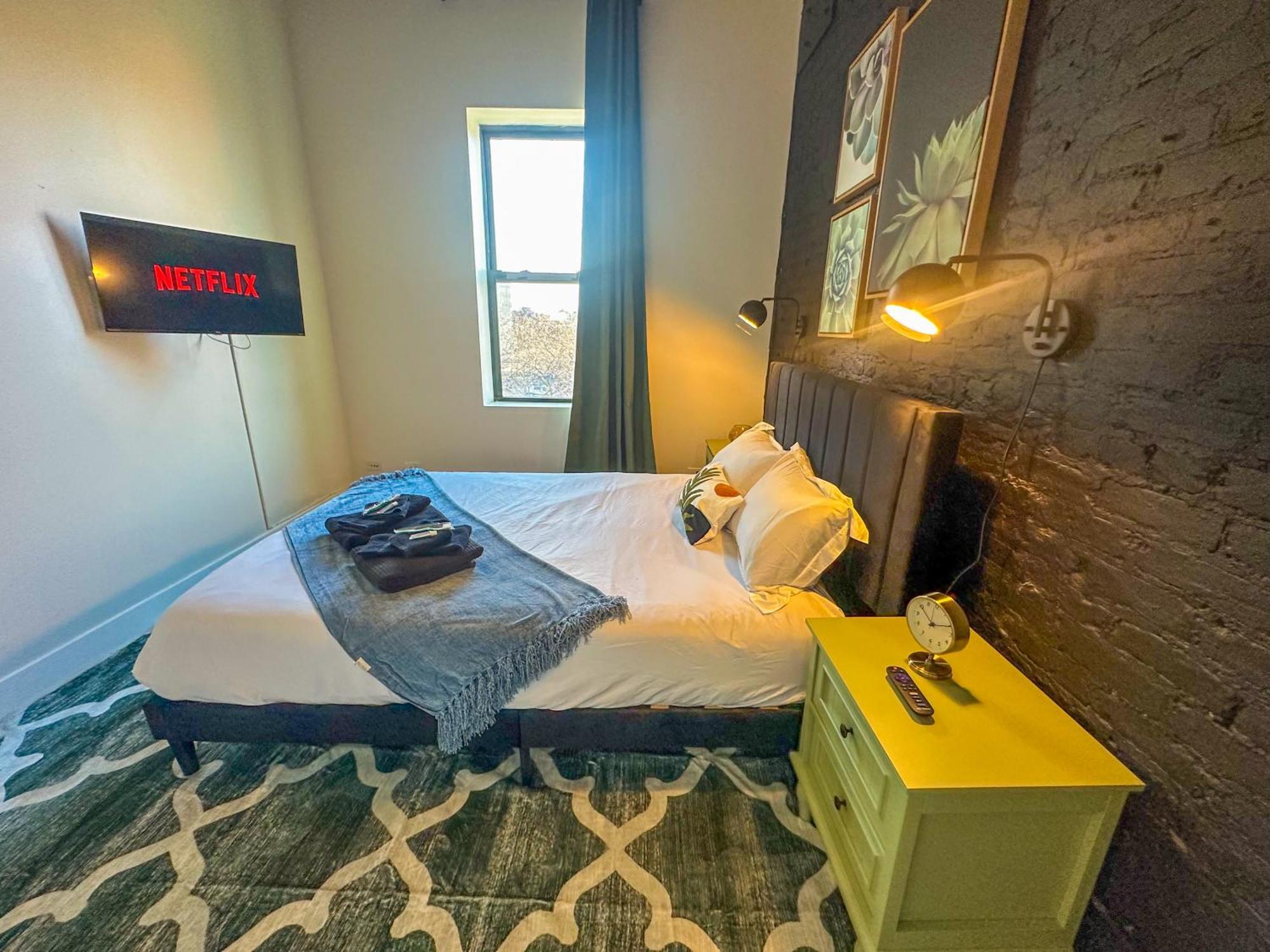 Mccormick Place 3br-2ba With Optional Parking And Sleeps 8 Apartment Chicago