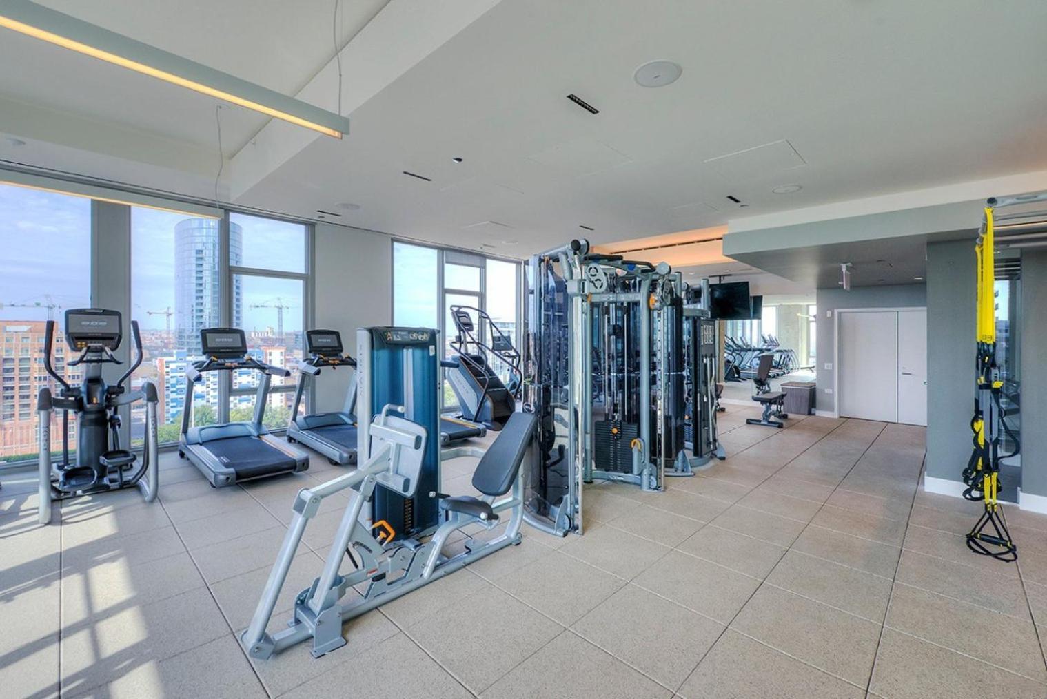Blueground West Loop Rooftop Pool Gym Chi-1140