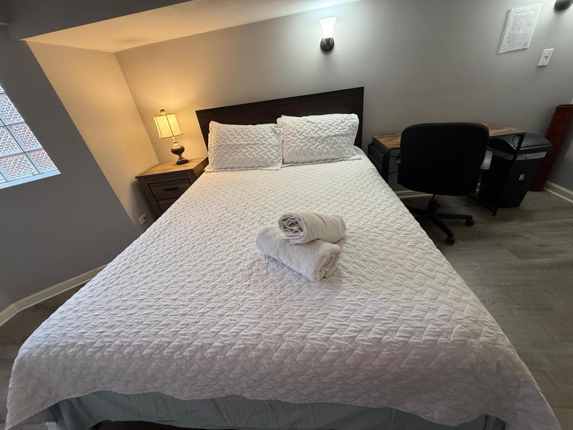 Homestay Close To Downtown - Free Parking