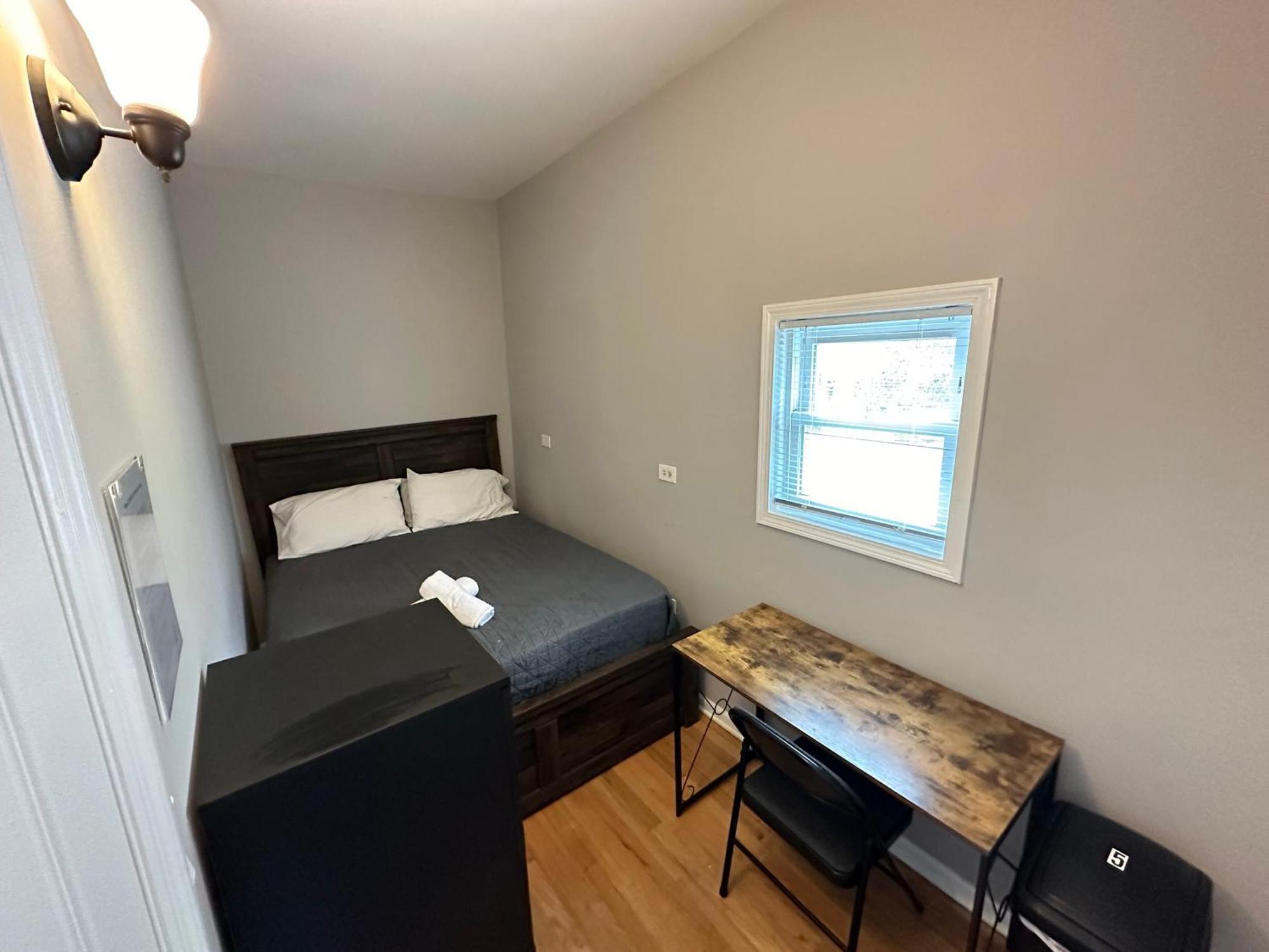 Wonderful Close To Downtown - Free Parking Homestay *
