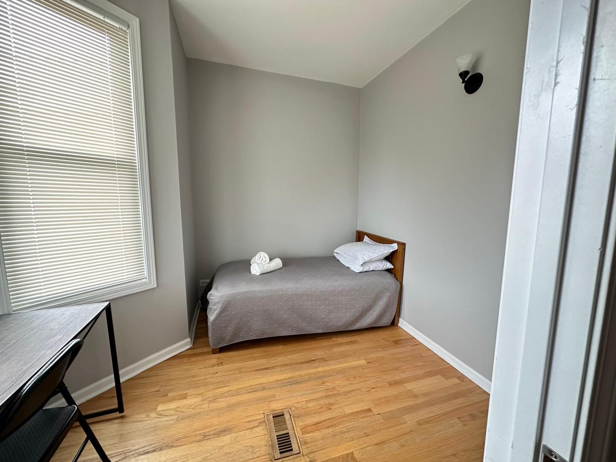 Wonderful Close To Downtown - Free Parking Homestay *