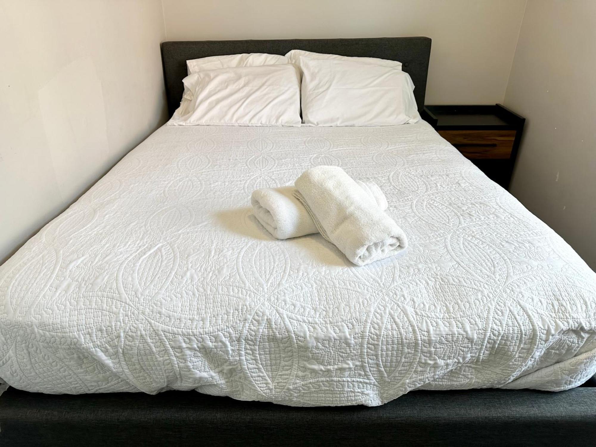 Homestay Wonderful Close To Downtown - Free Parking *