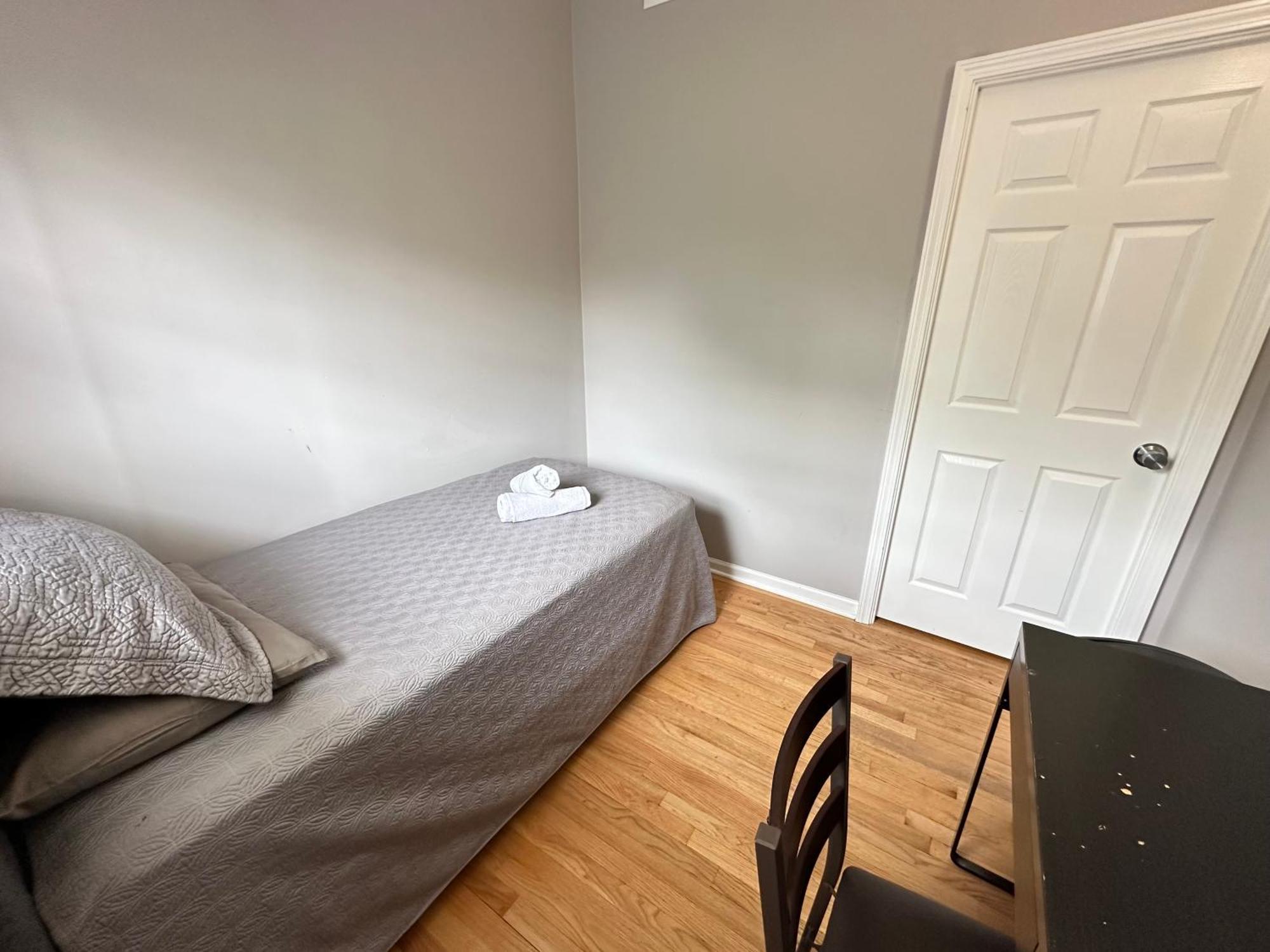 Homestay Wonderful Close To Downtown - Free Parking *