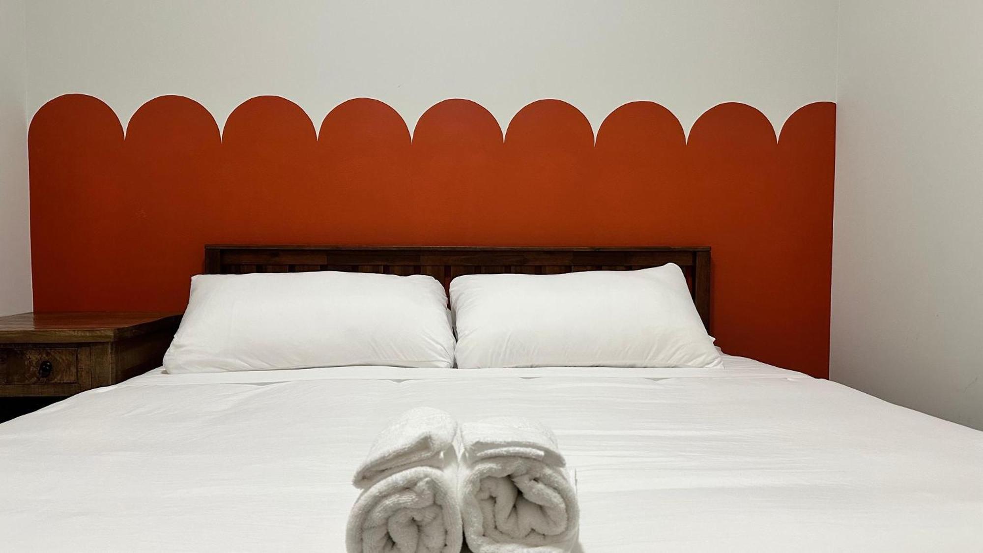 New Built Sleeps 8 Chicago