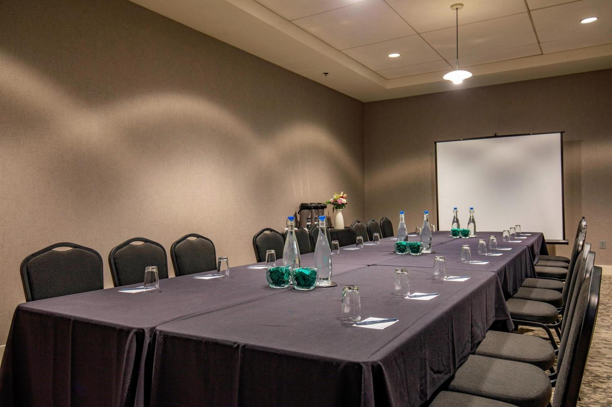 Hotel By Marriott Downtown/river North 3*