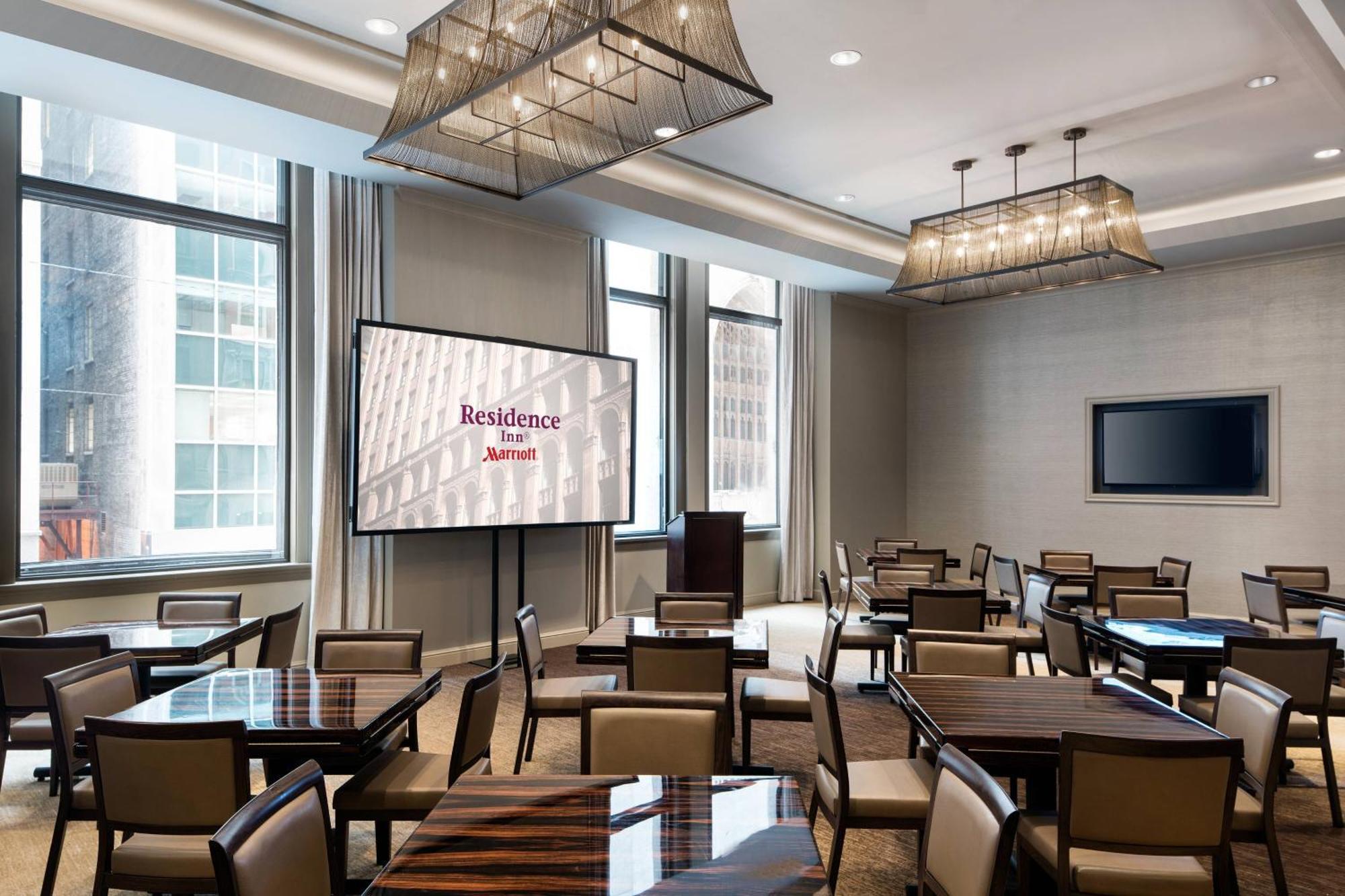 By Marriott Downtown/loop