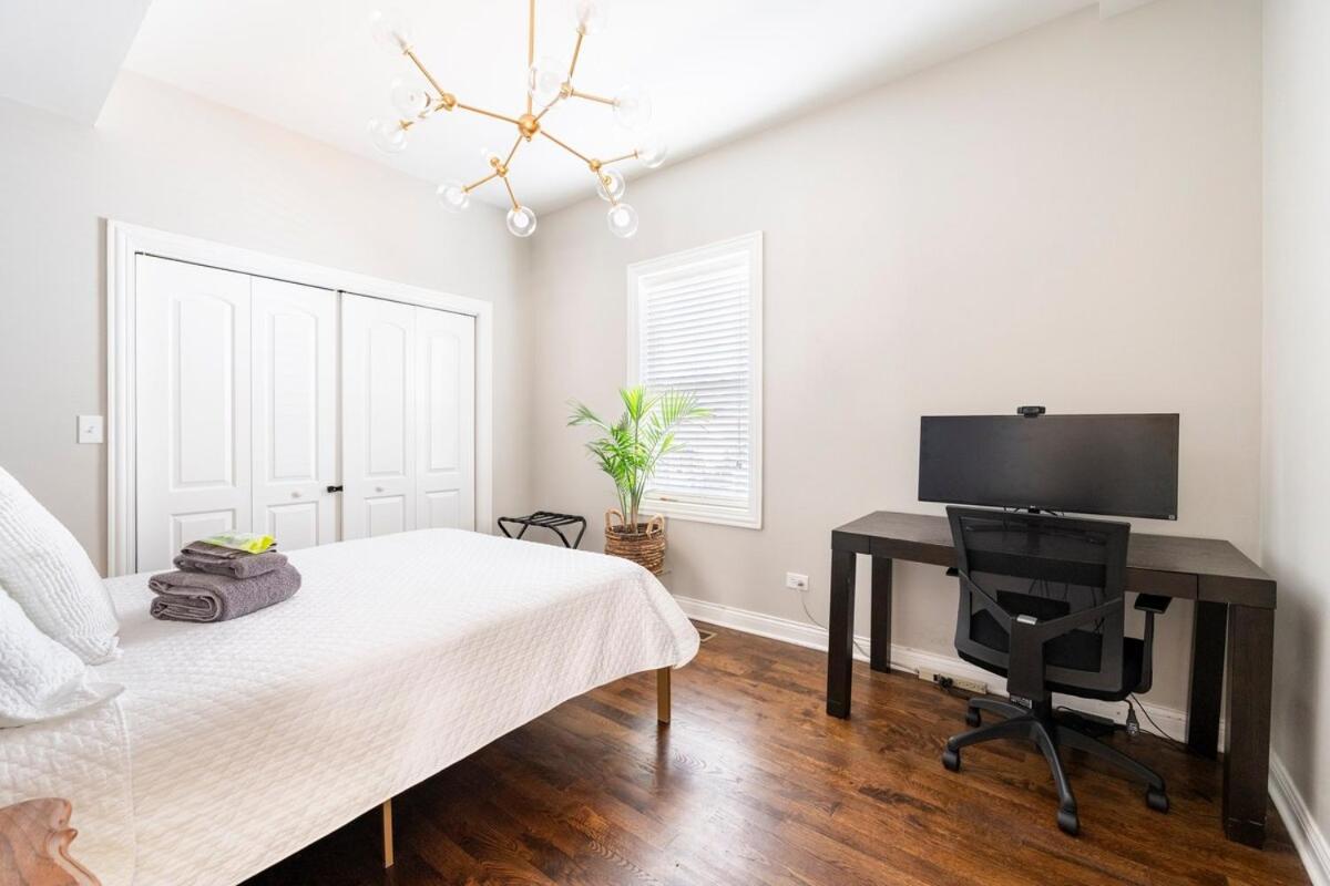 Historic Hermosa 1896 Holiday home Chicago