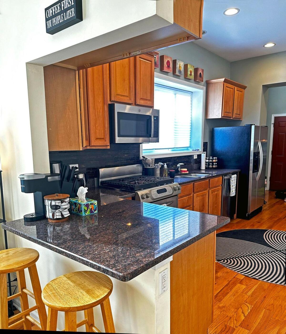 Spacious And Modern 3bd 2ba Home- Garage Parking! * Chicago