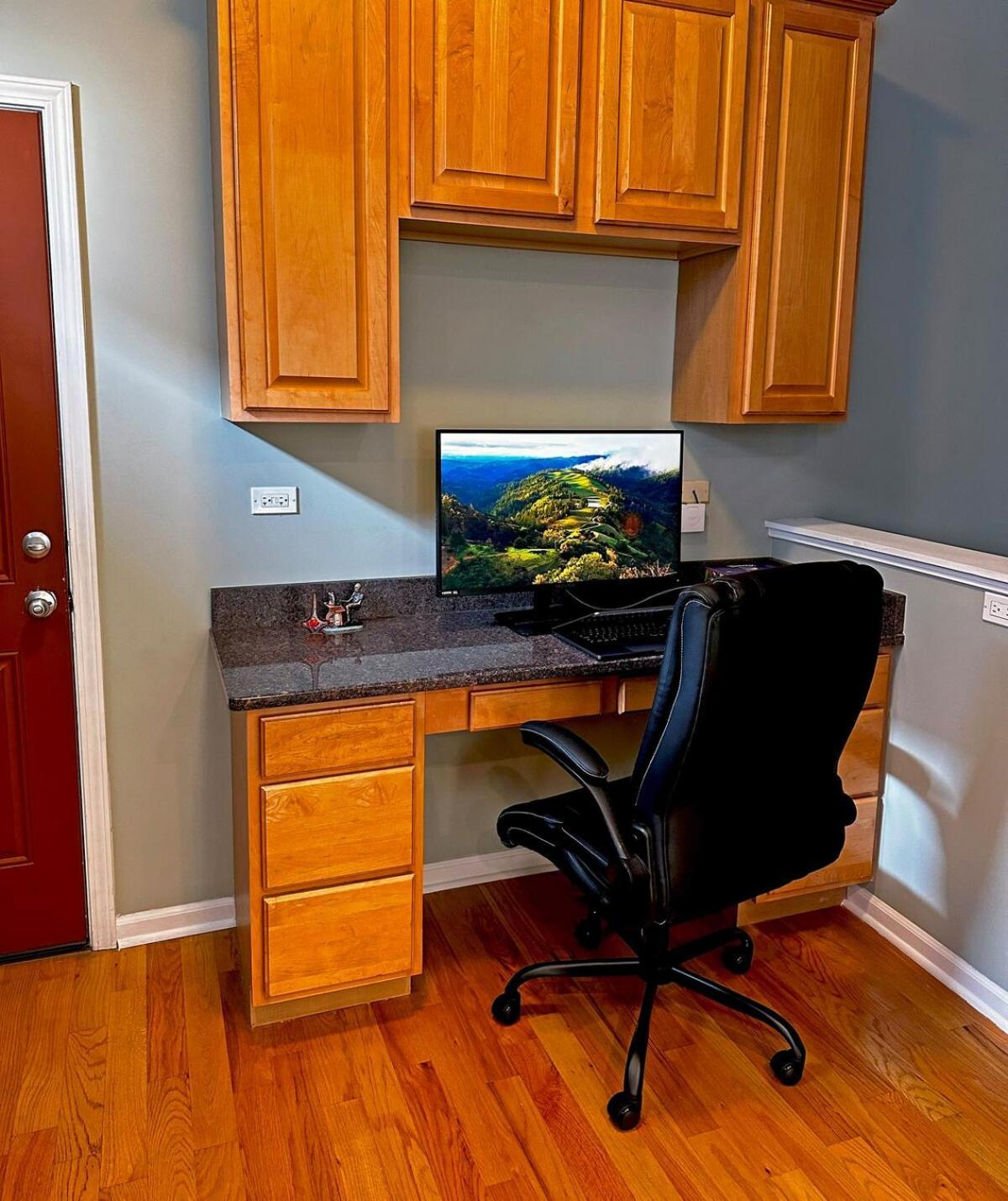 Spacious And Modern 3bd 2ba Home- Garage Parking! *