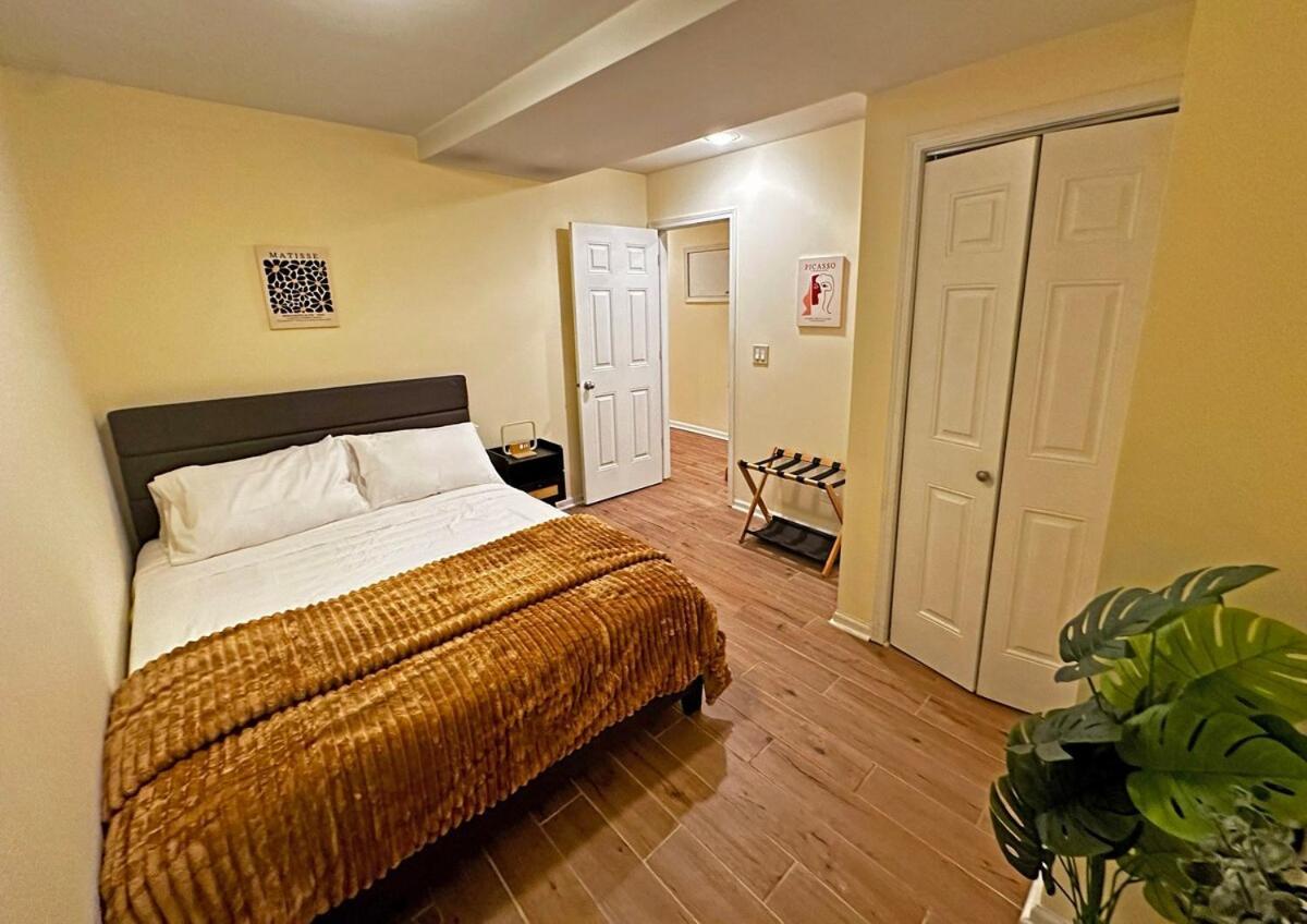 Spacious And Modern 3bd 2ba Home- Garage Parking! Chicago