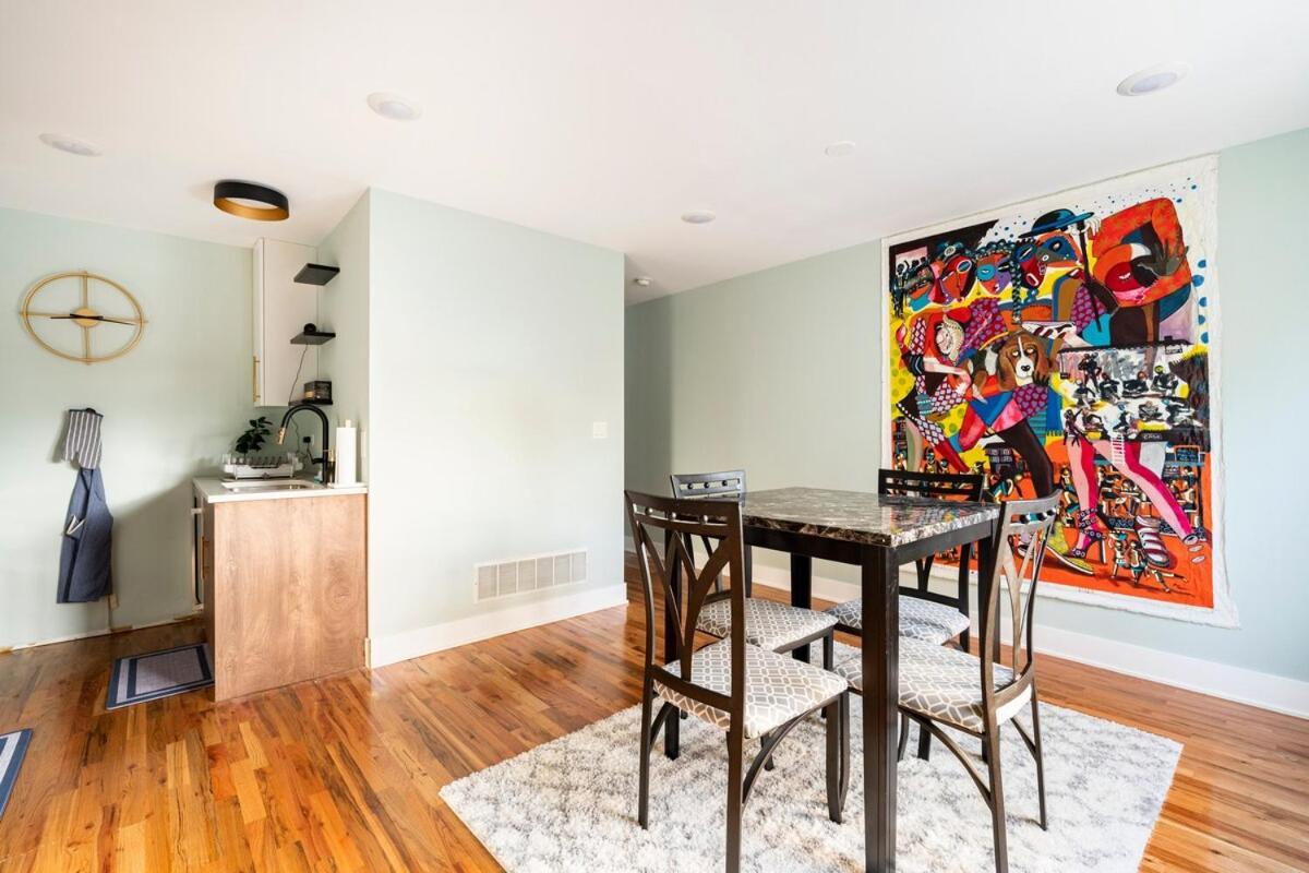 Modern Townhouse With Contemporary African Art Chicago