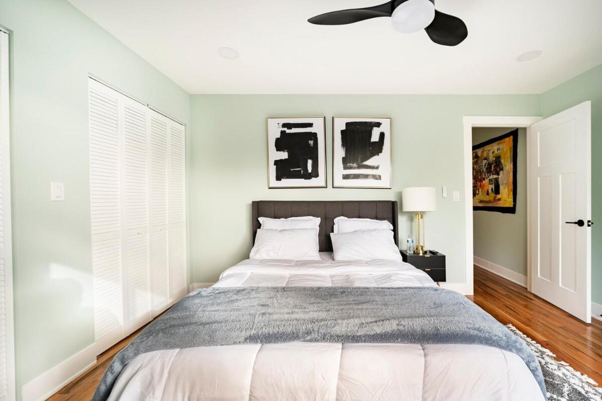 Modern Townhouse With Contemporary African Art * Chicago
