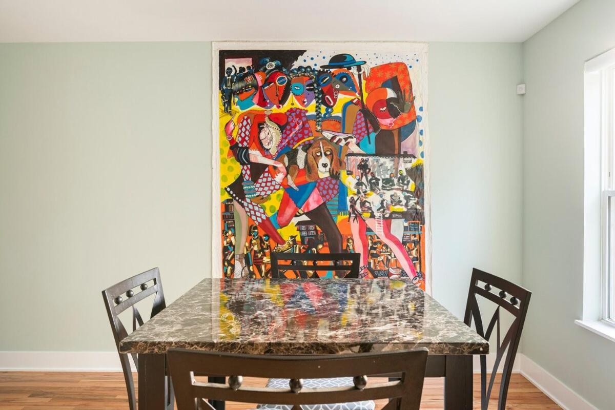Holiday home Modern Townhouse With Contemporary African Art *