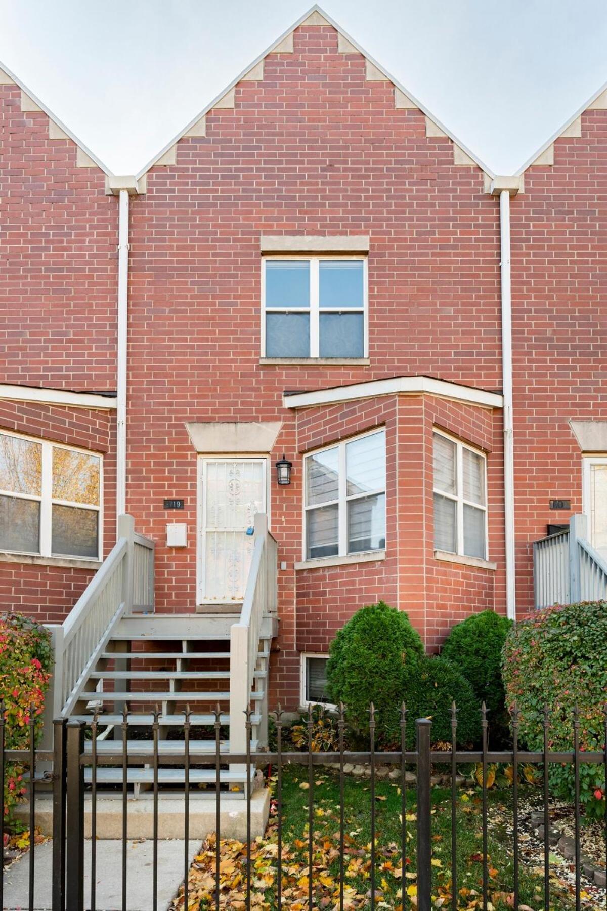 Modern Townhouse With Contemporary African Art Chicago