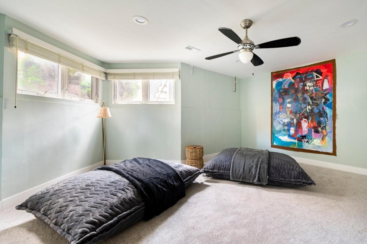 Holiday home Modern Townhouse With Contemporary African Art