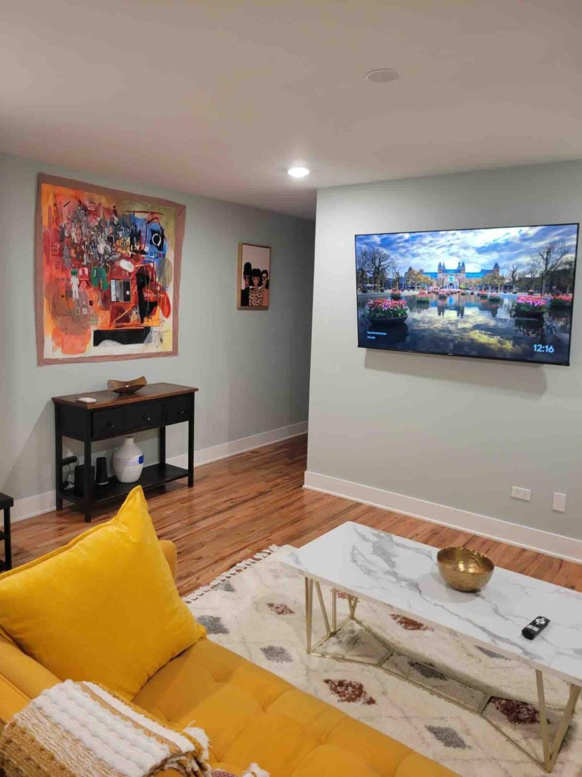 Modern Townhouse With Contemporary African Art * Chicago