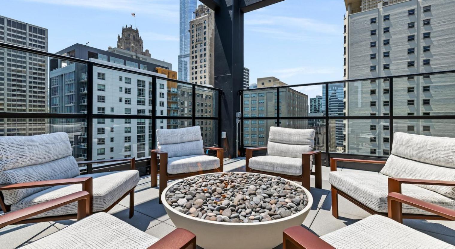 Blueground River North Balcony Pool Nr Pier Chi-1147