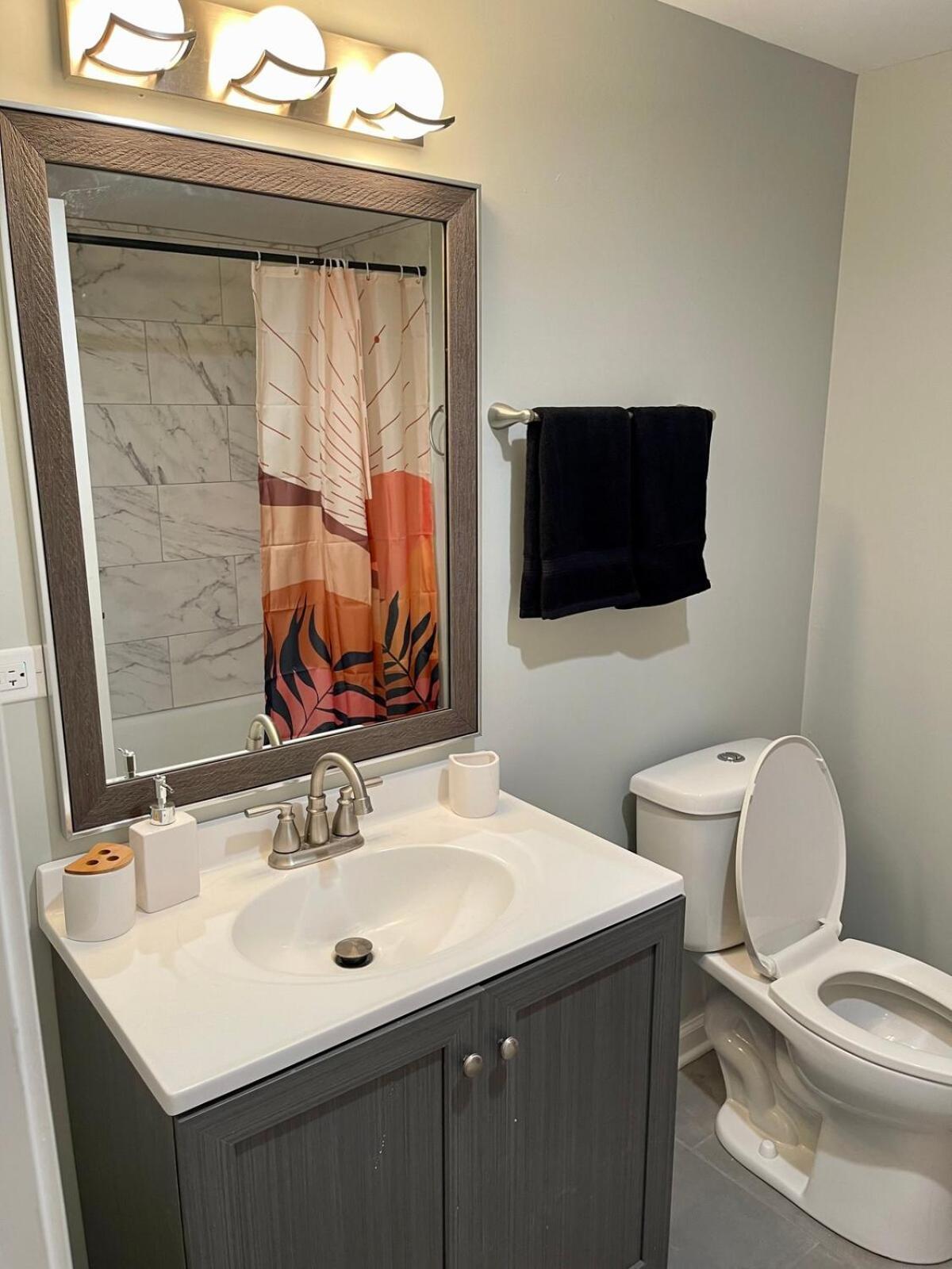 Spacious & Modern 3 Bedroom L Wi-fi L Free Parking L Hyde Park L Apartment Chicago