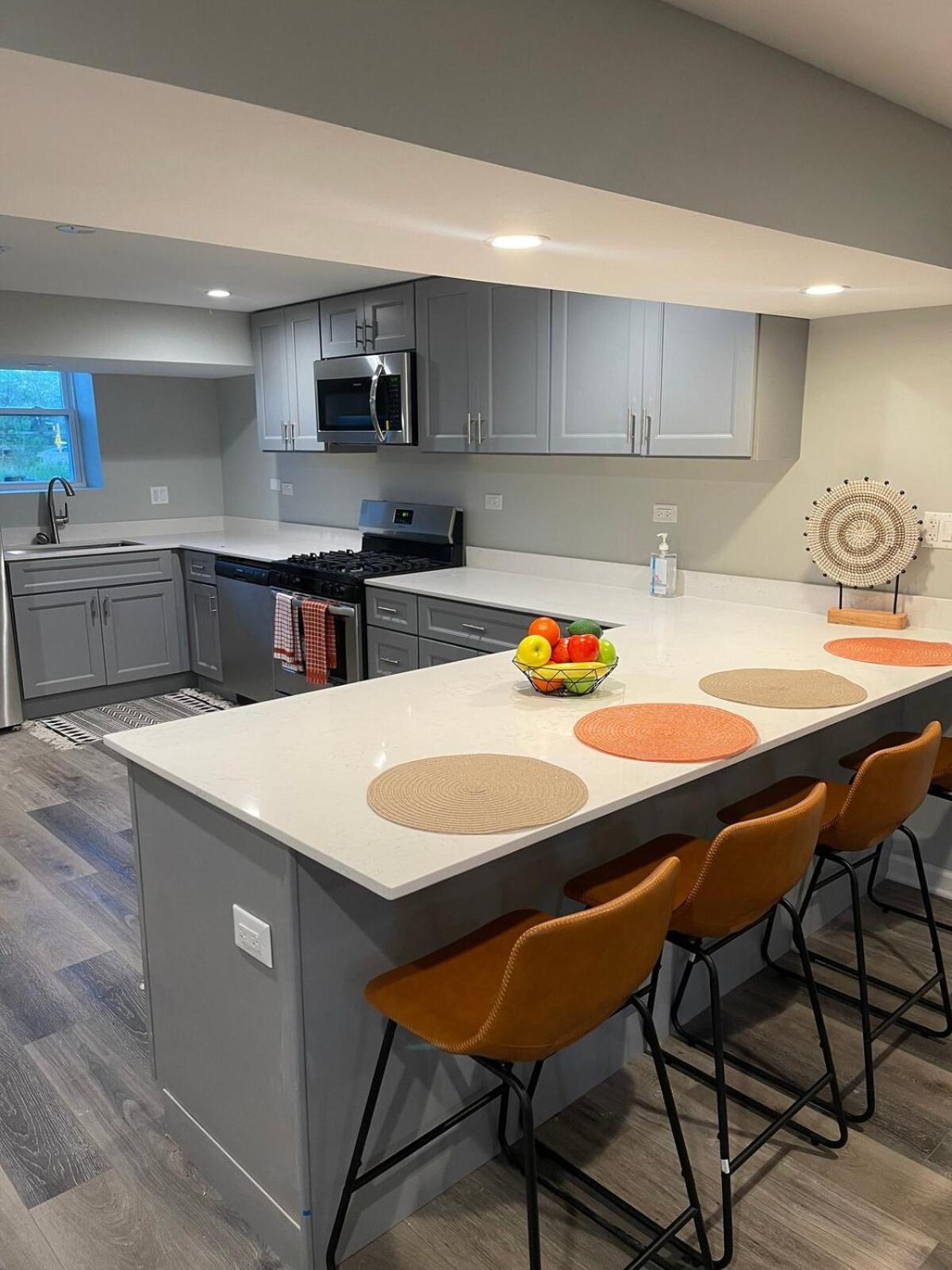 Spacious & Modern 3 Bedroom L Wi-fi L Free Parking L Hyde Park L Apartment *