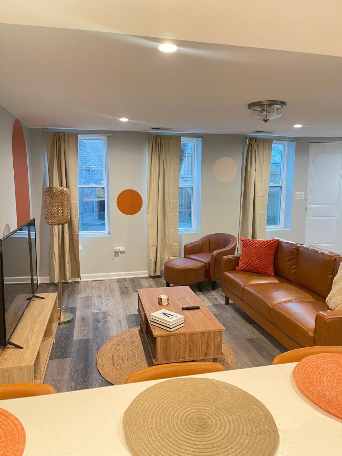Spacious & Modern 3 Bedroom L Wi-fi L Free Parking L Hyde Park L * Chicago