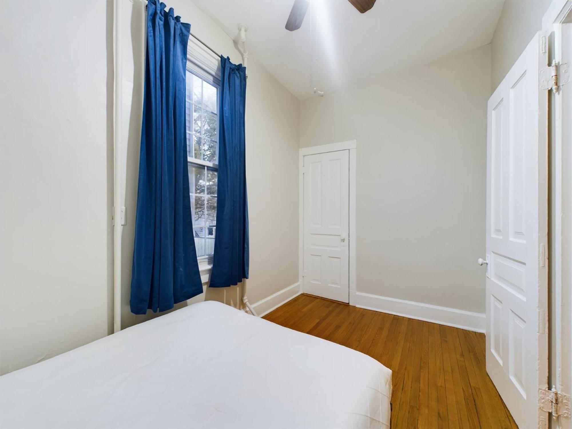 Old Broadway Glamour Apartment Chicago
