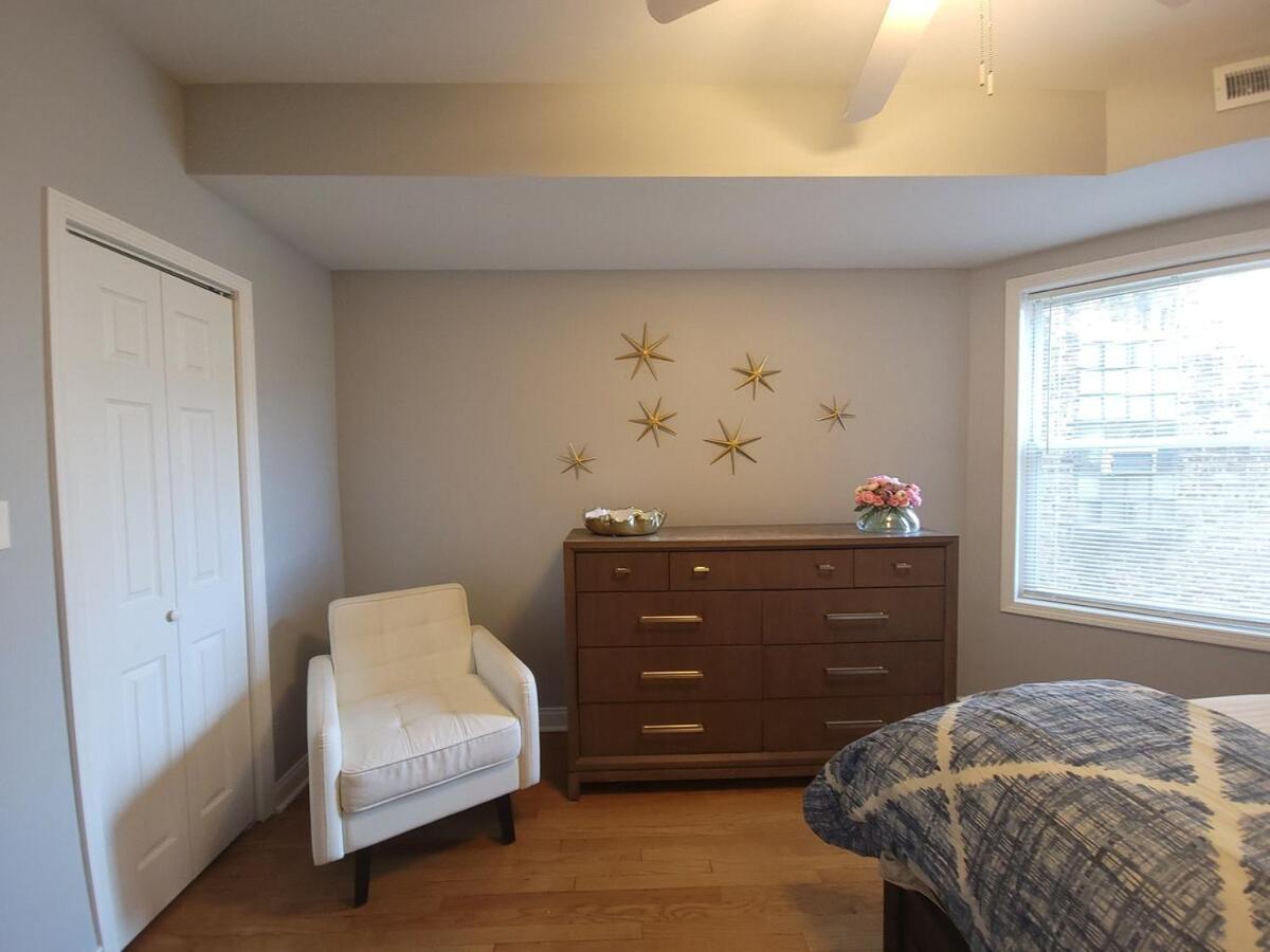Beautiful Big 3 Bedroom Quiet Near Downtown Apartment *