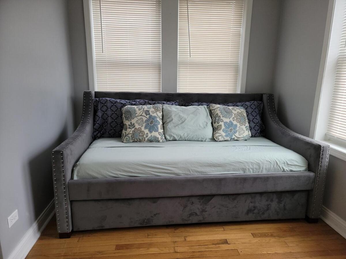 Beautiful Big 3 Bedroom Quiet Near Downtown *
