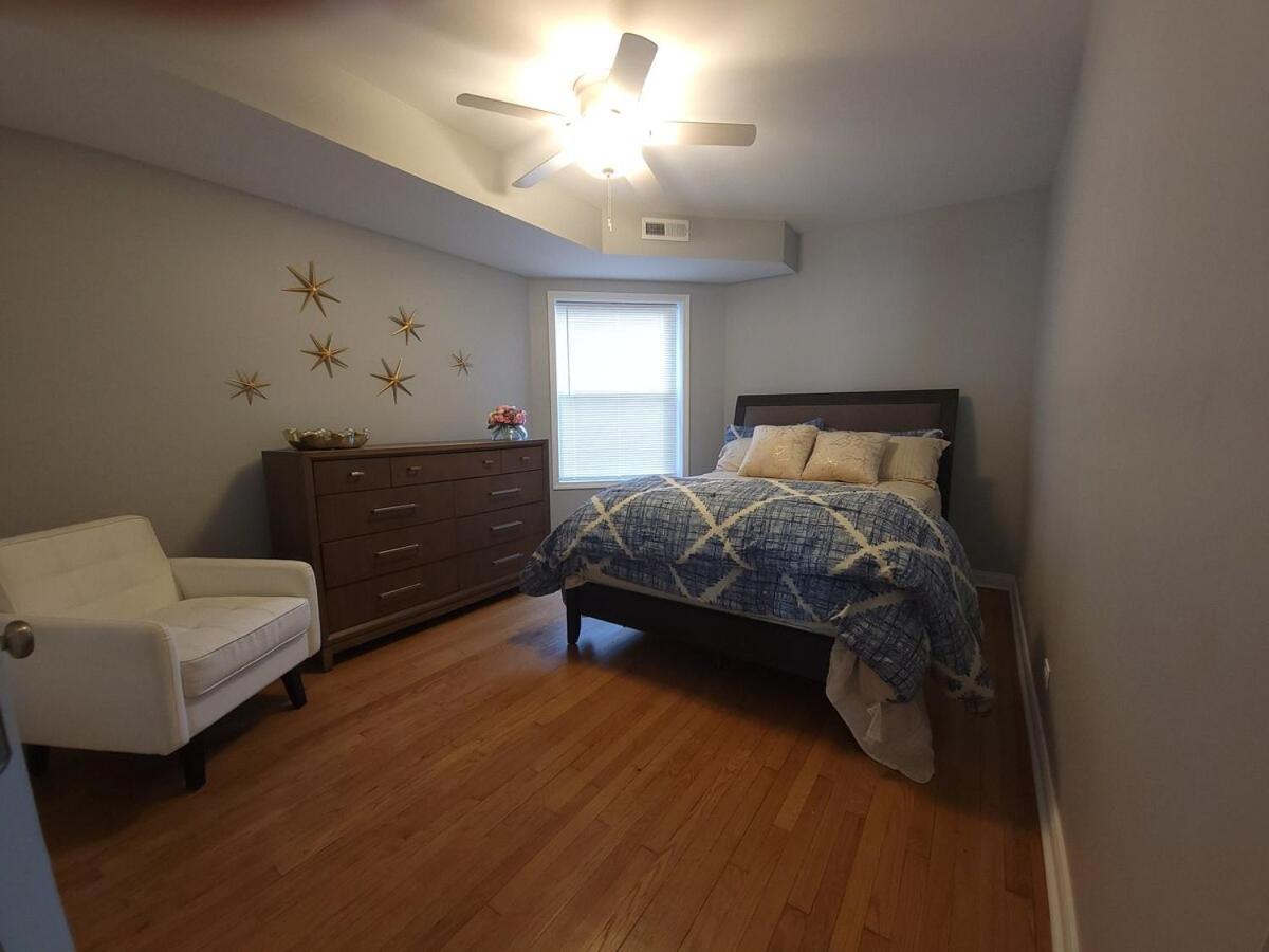 Beautiful Big 3 Bedroom Quiet Near Downtown Chicago