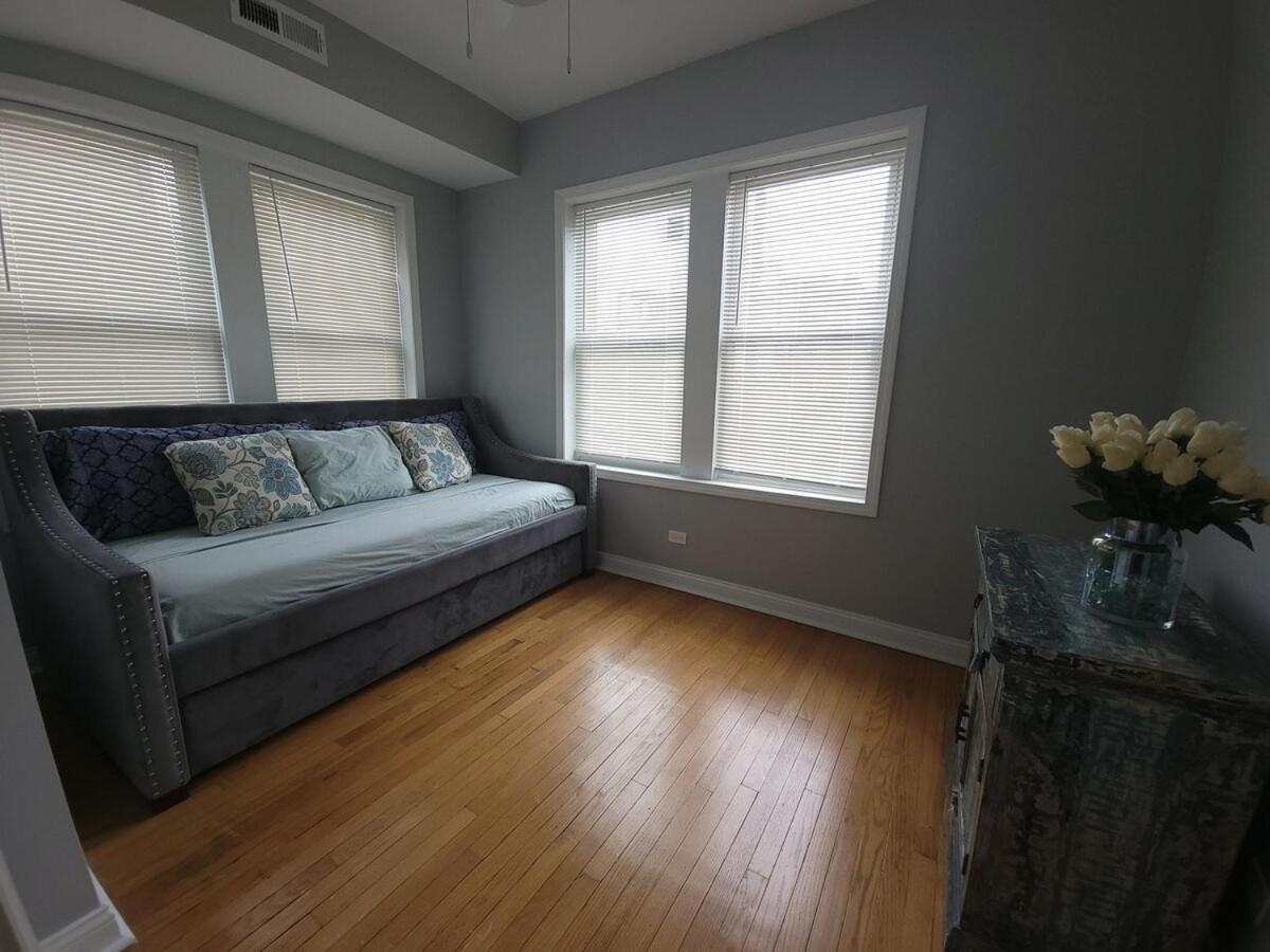 Apartment Beautiful Big 3 Bedroom Quiet Near Downtown
