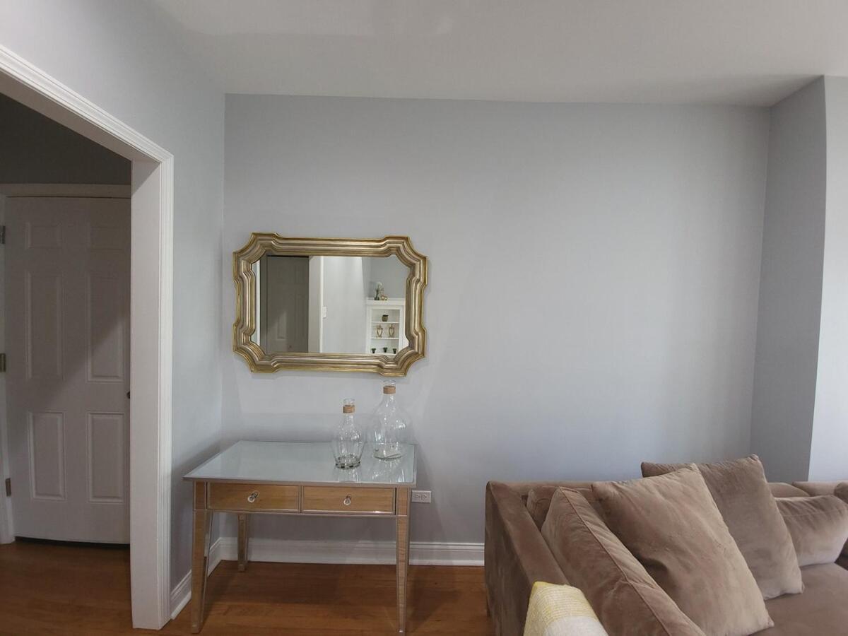 Apartment Beautiful Big 3 Bedroom Quiet Near Downtown Chicago