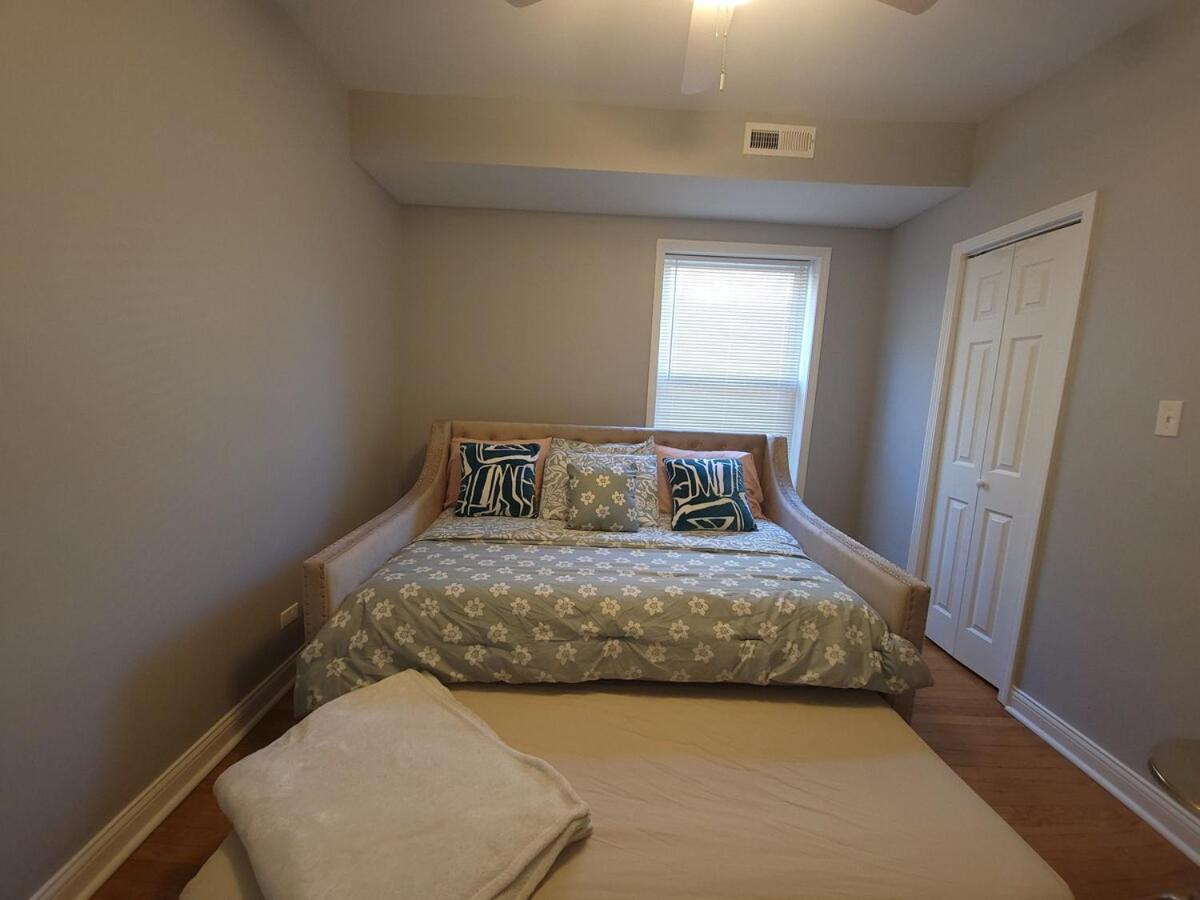Beautiful Big 3 Bedroom Quiet Near Downtown Apartment