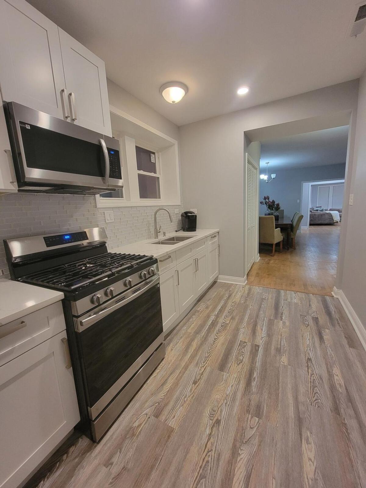 Beautiful Big 3 Bedroom Quiet Near Downtown *