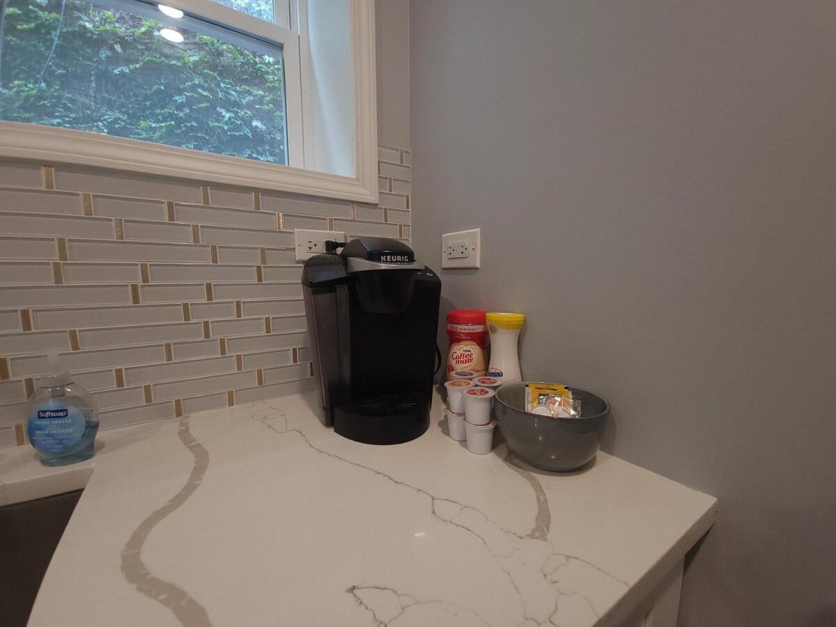 Beautiful Big 3 Bedroom Quiet Near Downtown