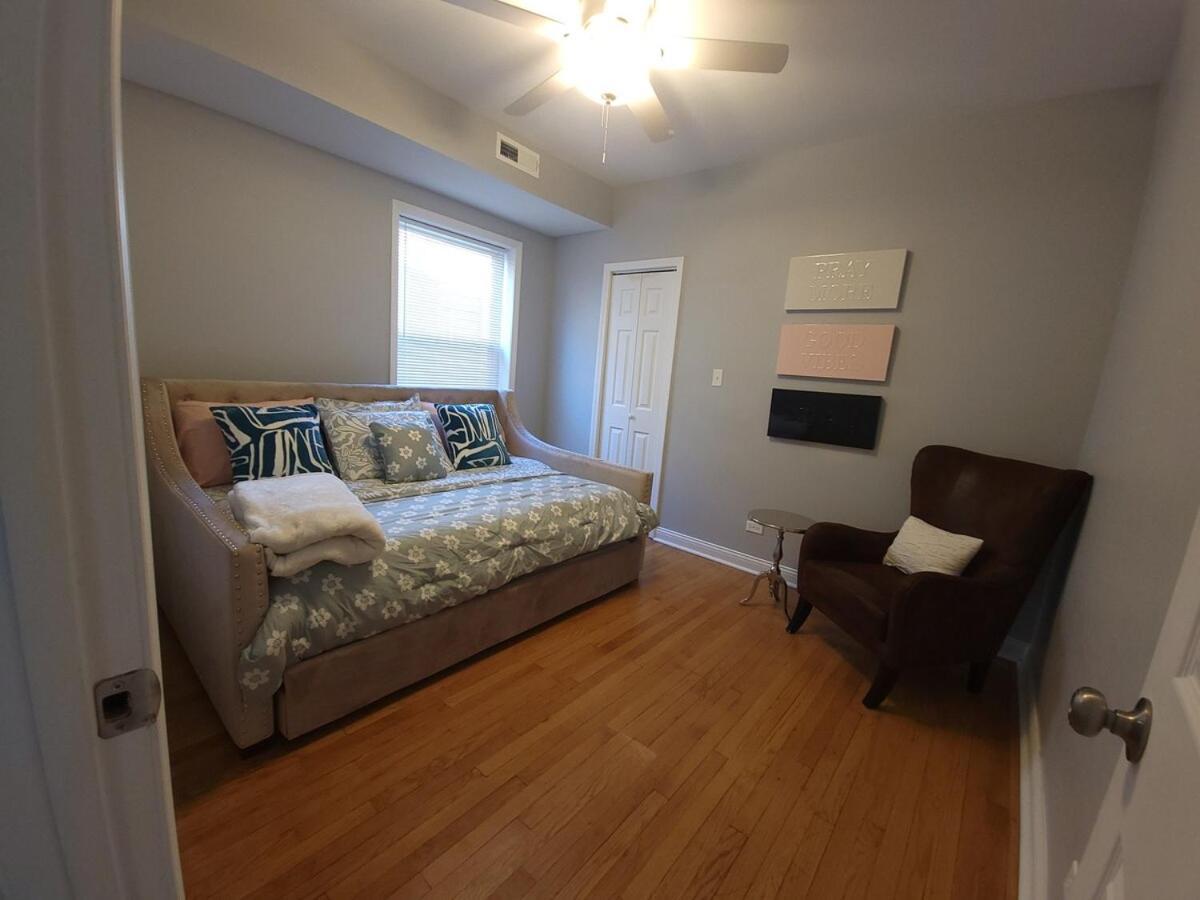 Apartment Beautiful Big 3 Bedroom Quiet Near Downtown