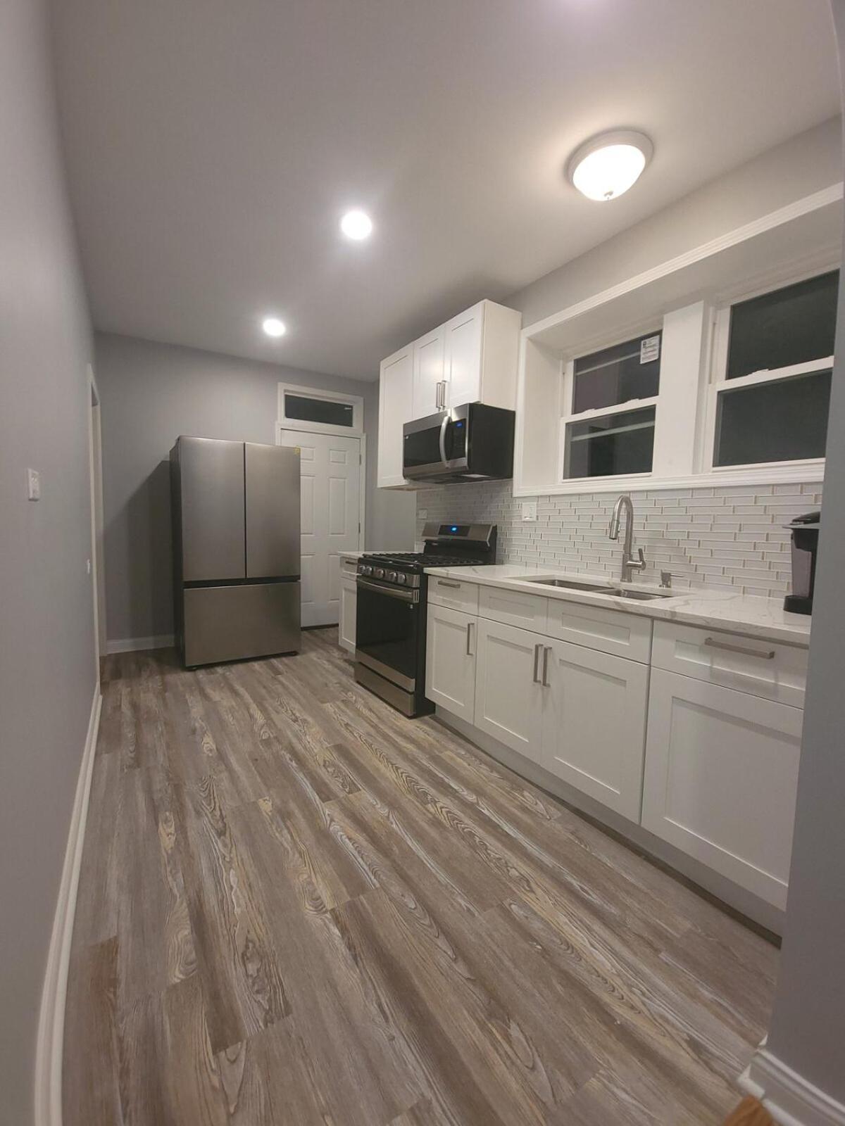 Apartment Beautiful Big 3 Bedroom Quiet Near Downtown *