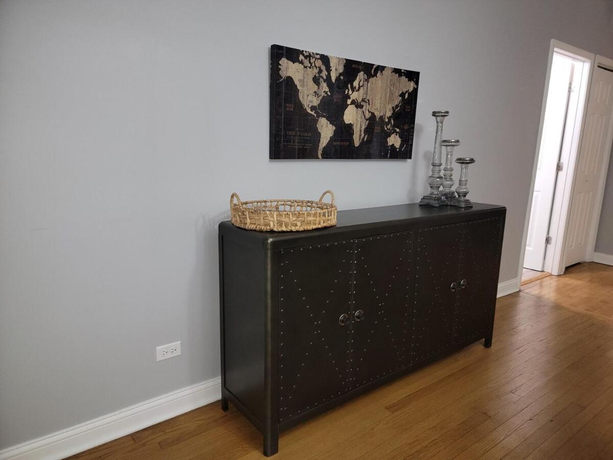 Beautiful Big 3 Bedroom Quiet Near Downtown Apartment Chicago