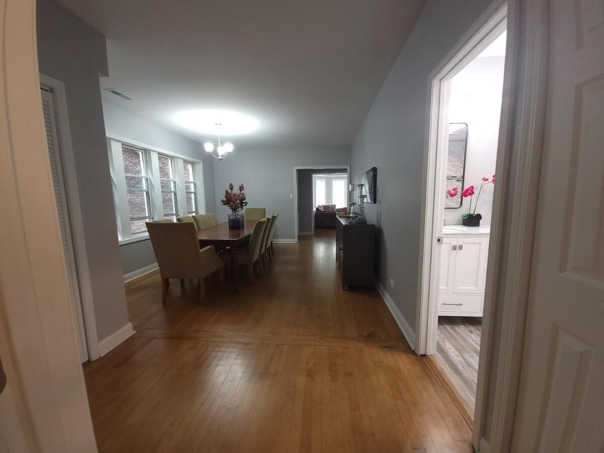 Apartment Beautiful Big 3 Bedroom Quiet Near Downtown Chicago