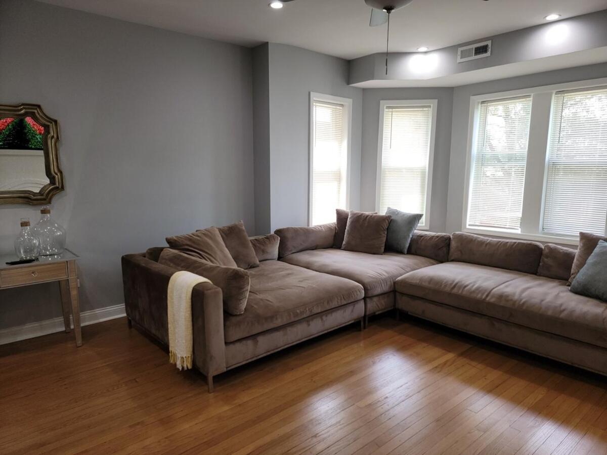 Beautiful Big 3 Bedroom Quiet Near Downtown Apartment Chicago