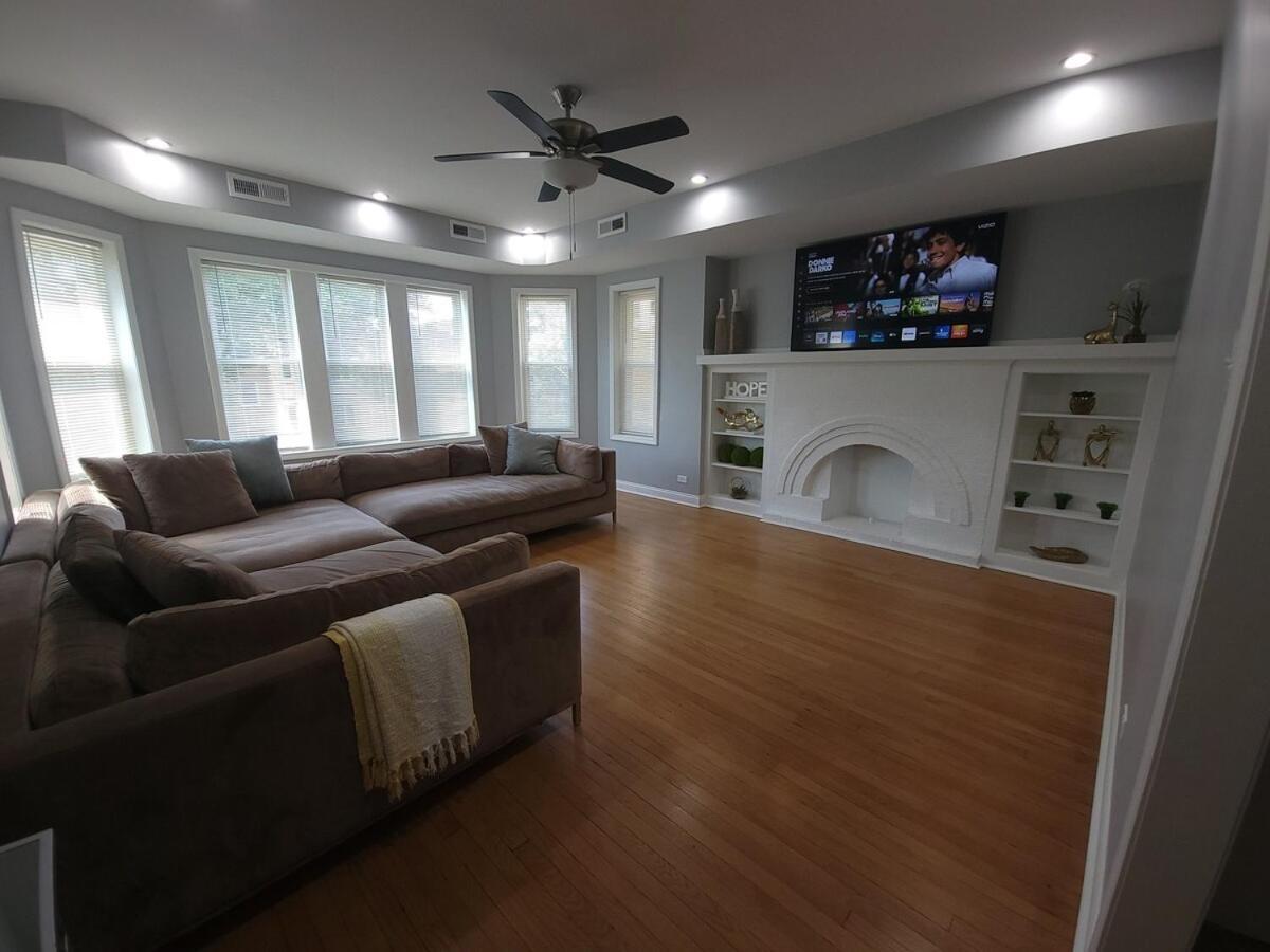Beautiful Big 3 Bedroom Quiet Near Downtown