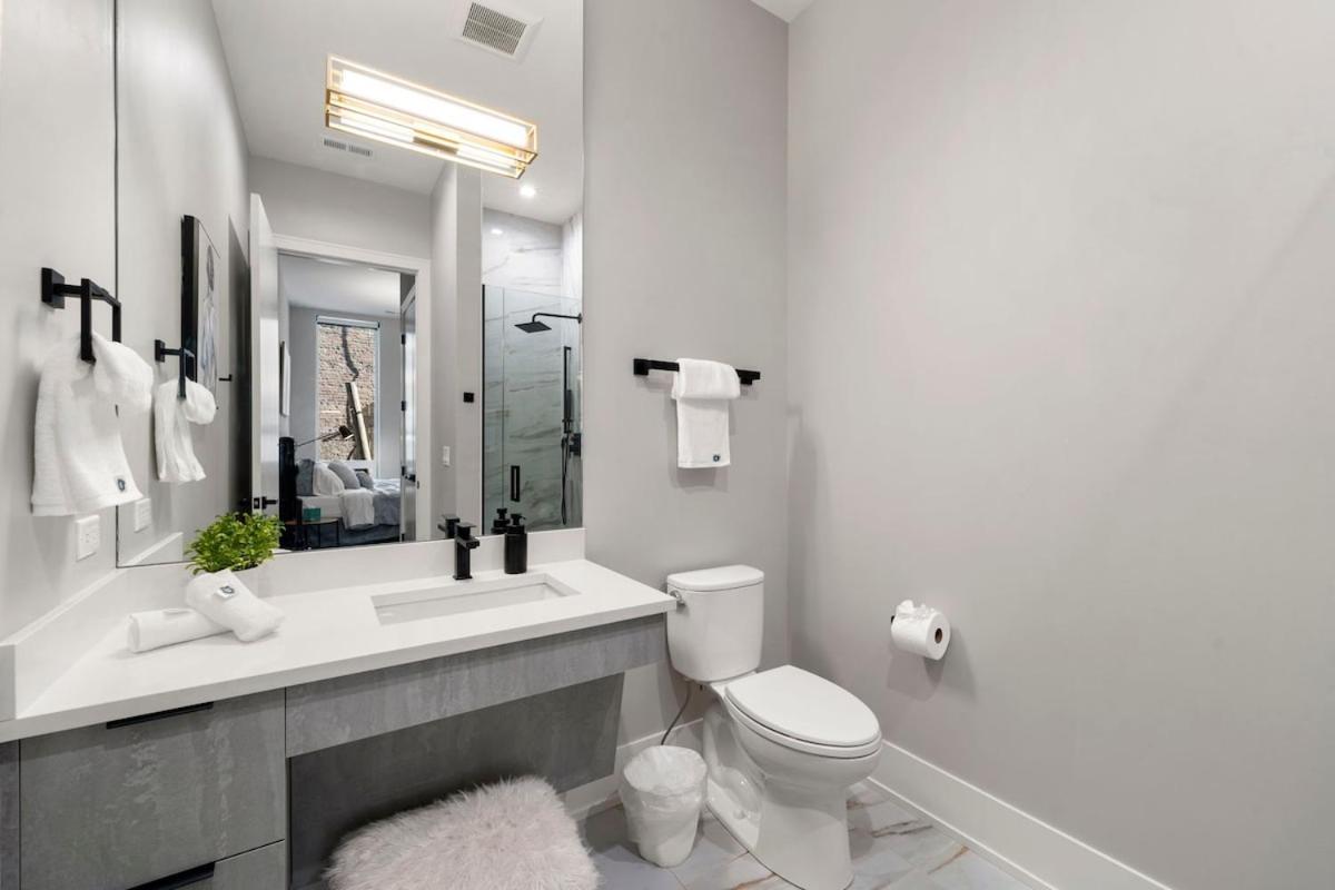 Apartment Chic 2br 2ba With Balcony - River North *