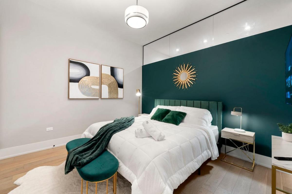 Apartment Chic 2br 2ba With Balcony - River North *
