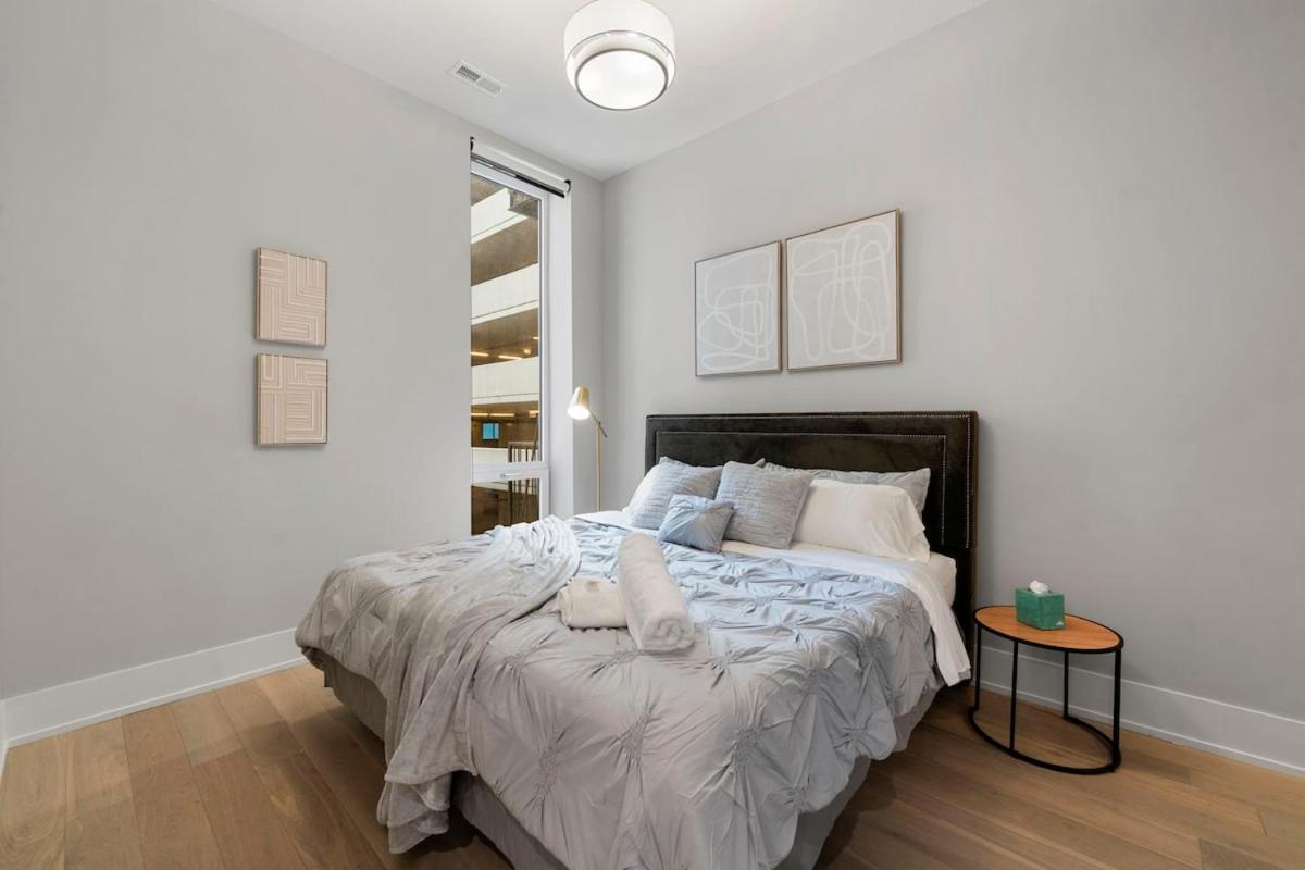 Chic 2br 2ba With Balcony - River North *