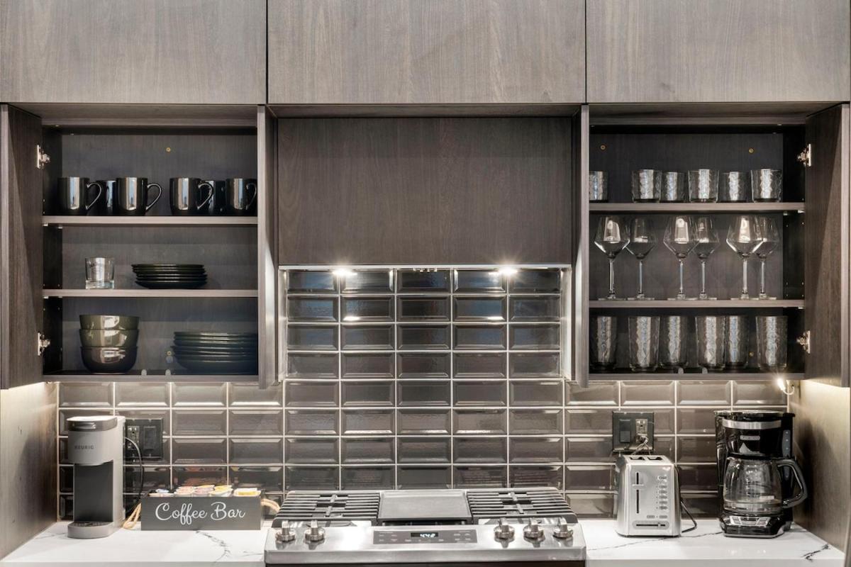 Chic 2br 2ba With Balcony - River North *
