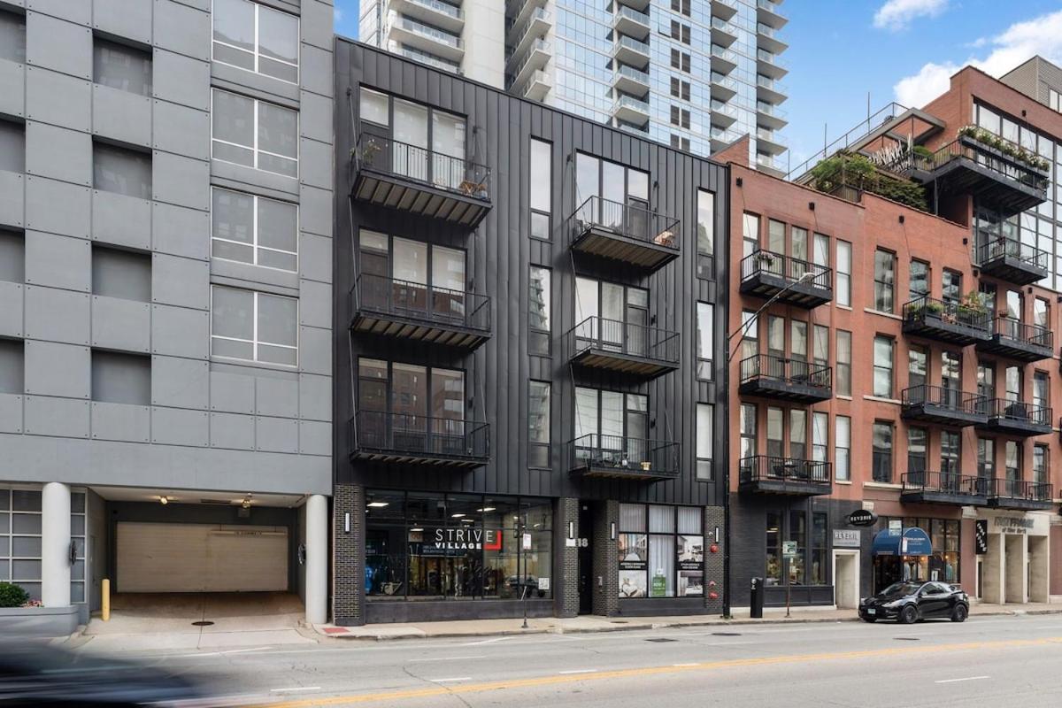 Chic 2br 2ba With Balcony - River North *