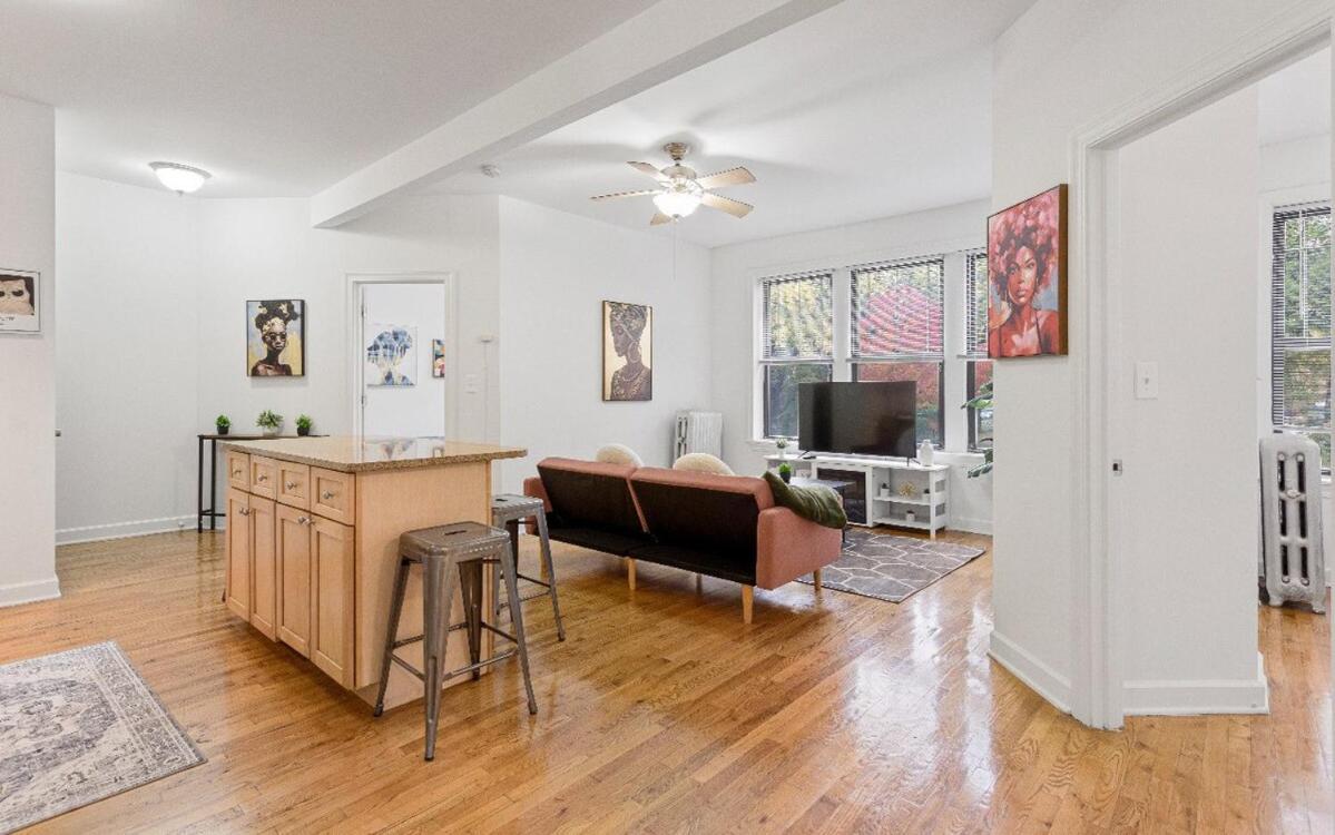 Modern 3br Retreat Hyde Park Comfort & Style Chicago
