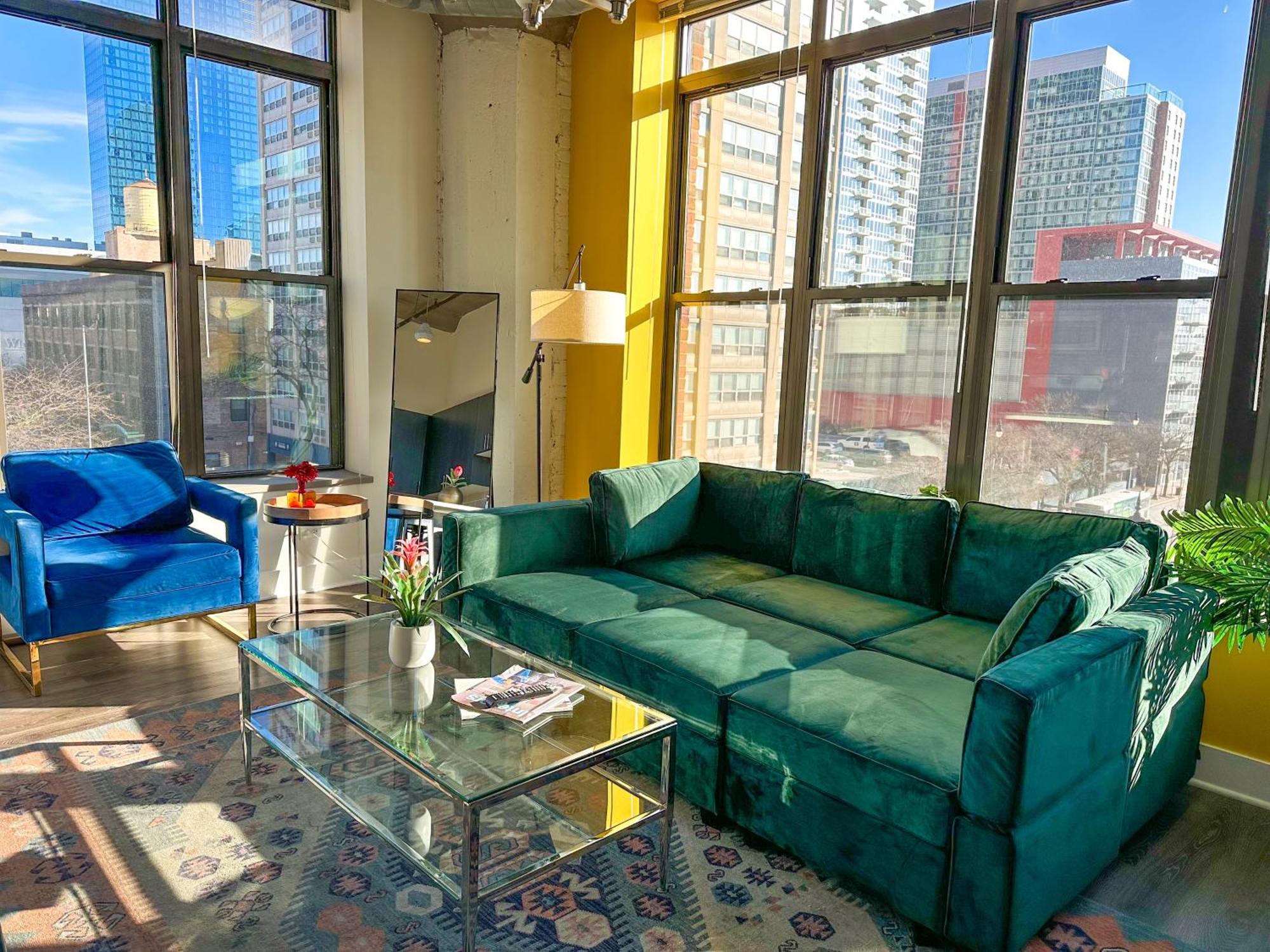 Apartment Mccormick Place Luxury Corner With Optional Parking For 6 Guests *